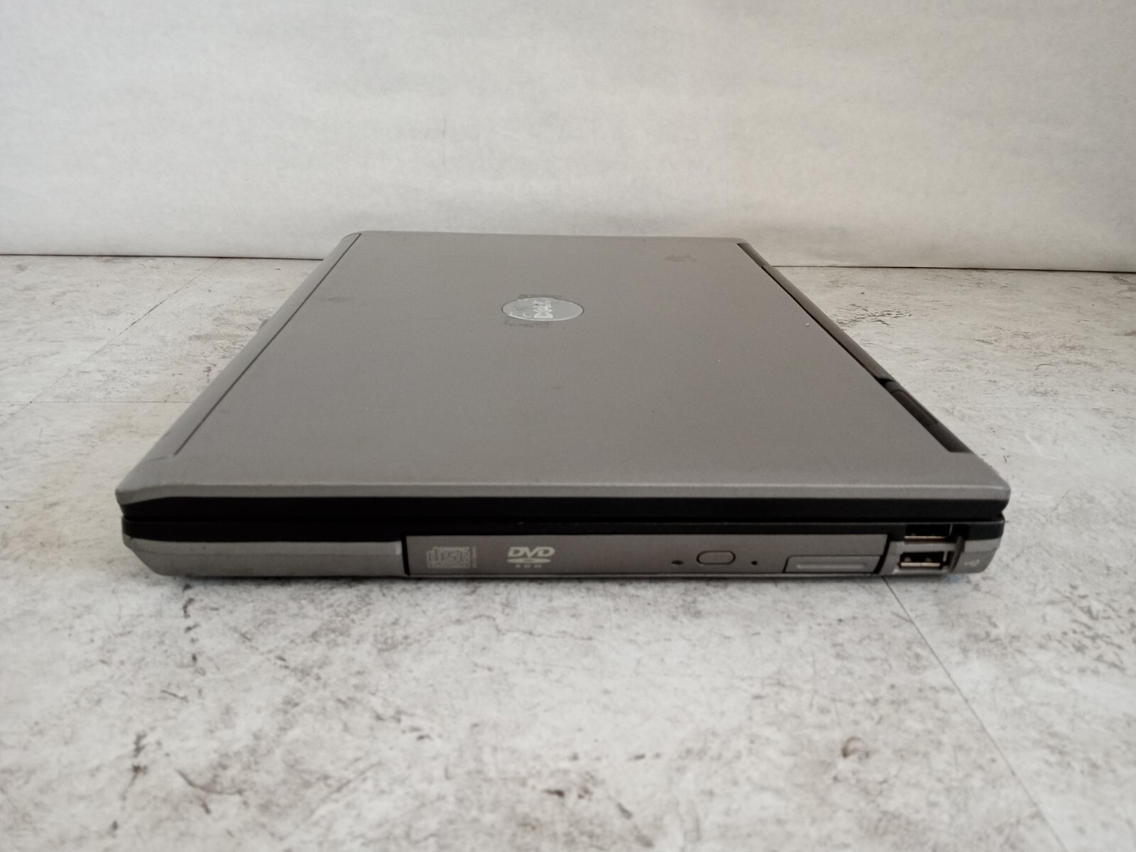 Dell D620 14″ Laptop Intel Core Duo 2GB RAM 80GB HDD XP RS232 *DIM SCREEN* -RR