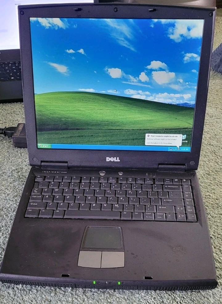 Dell Inspiron 2650 Retro Gaming Laptop Pentium 4 1.70GHz 128MB RAM Windows XP