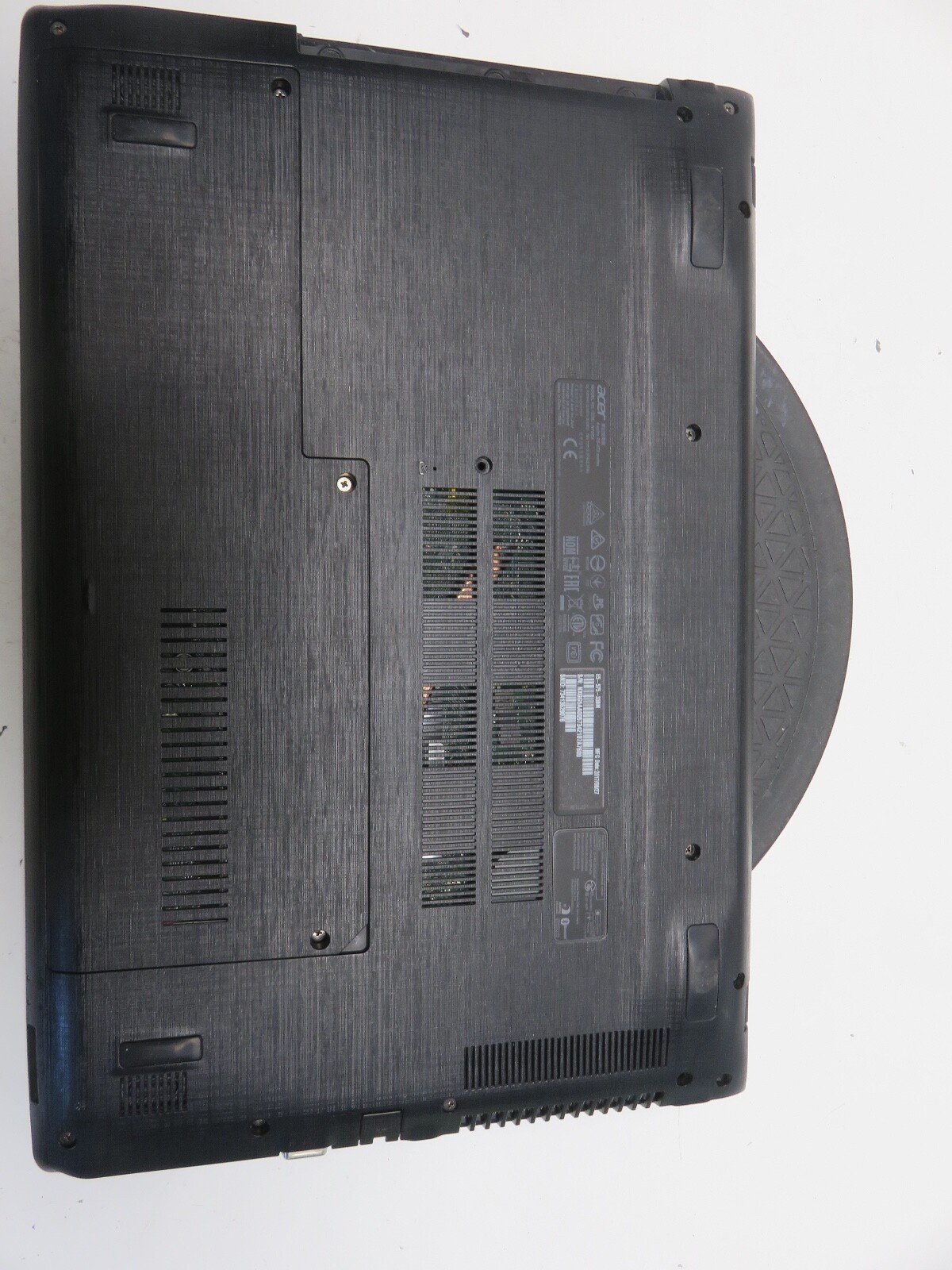 Acer Aspire E15 Intel i3-7100U 2.4GHz 4096 MB NO HDD No Batt