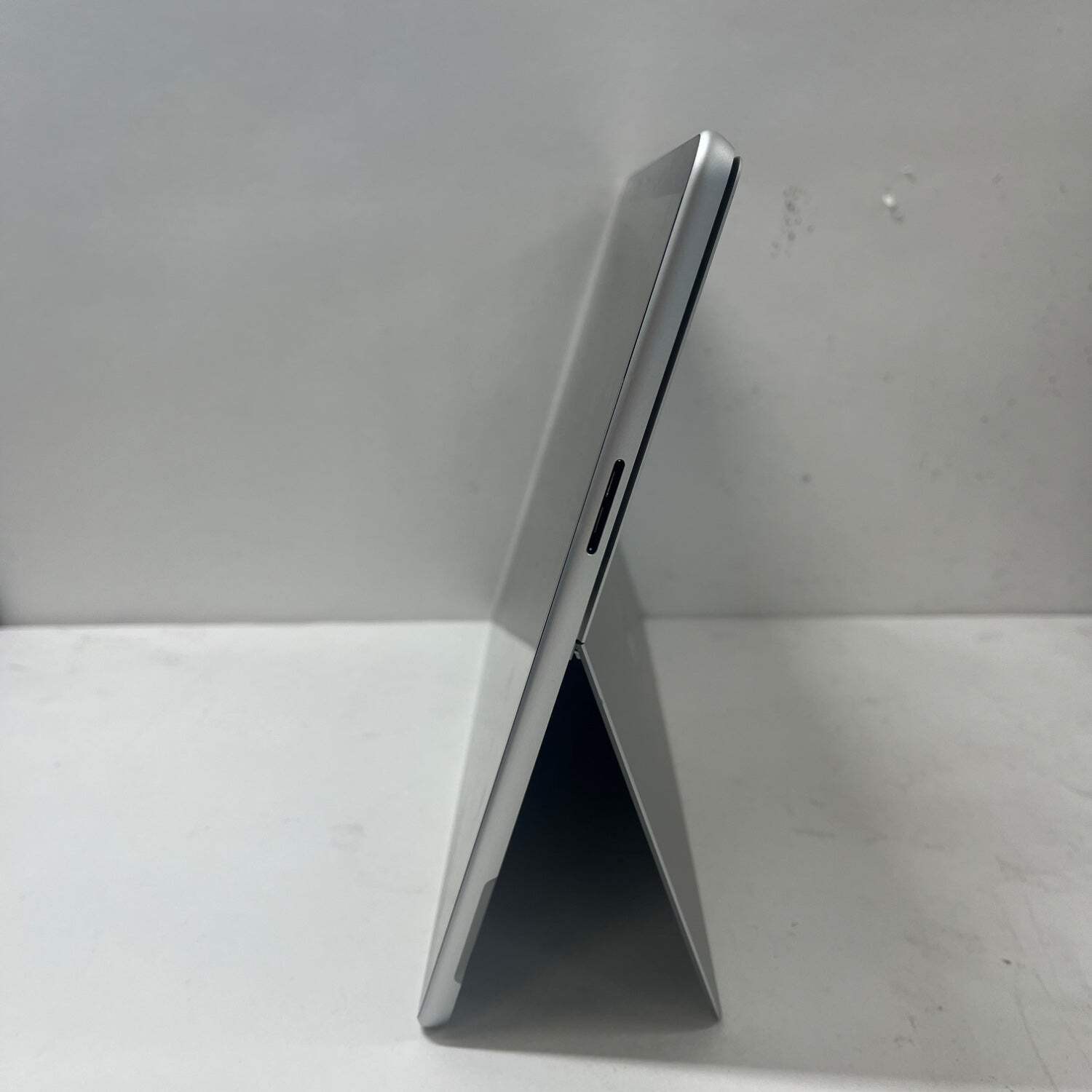 Microsoft Surface Pro 11 2076 13″ Snapdragon X 4.0GHz 32GB RAM 1TB SSD