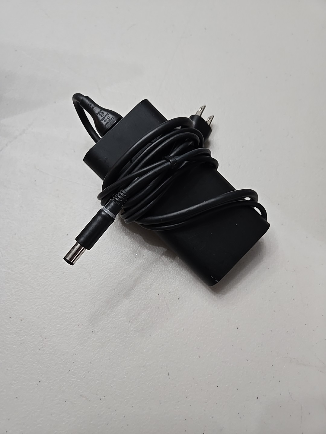 Dell Latitude 3540 15.6″ With Charger 4GB