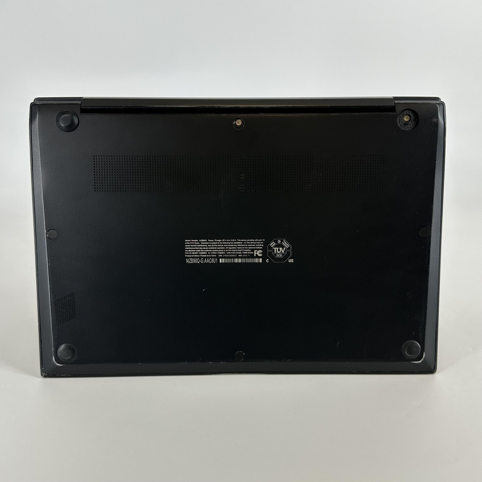 LG Gram 14 Black FHD+ 2.1 GHz i7-1260P 16GB 512GB SSD Good – No Feet