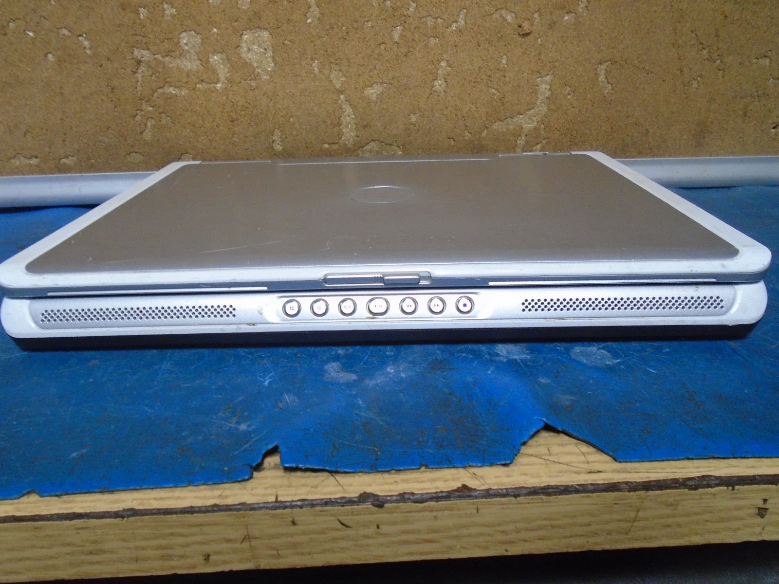 Dell Inspiron 6400 Intel Core Duo 1.6 GHz, 60 GB HHD, 1 MB RAM Laptop