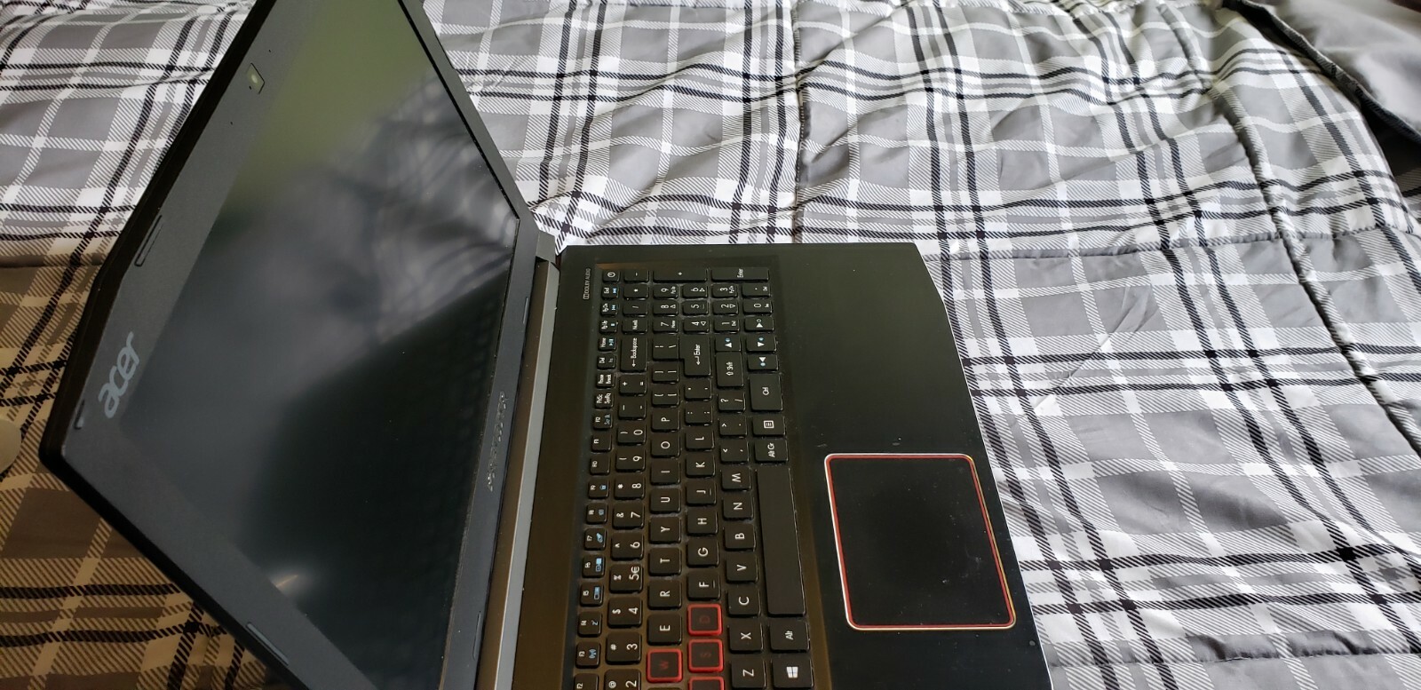 Acer Predator Helios 300 15.6in. (256GB, Intel Core i7 7th Gen., 2.80GHz, 16GB)