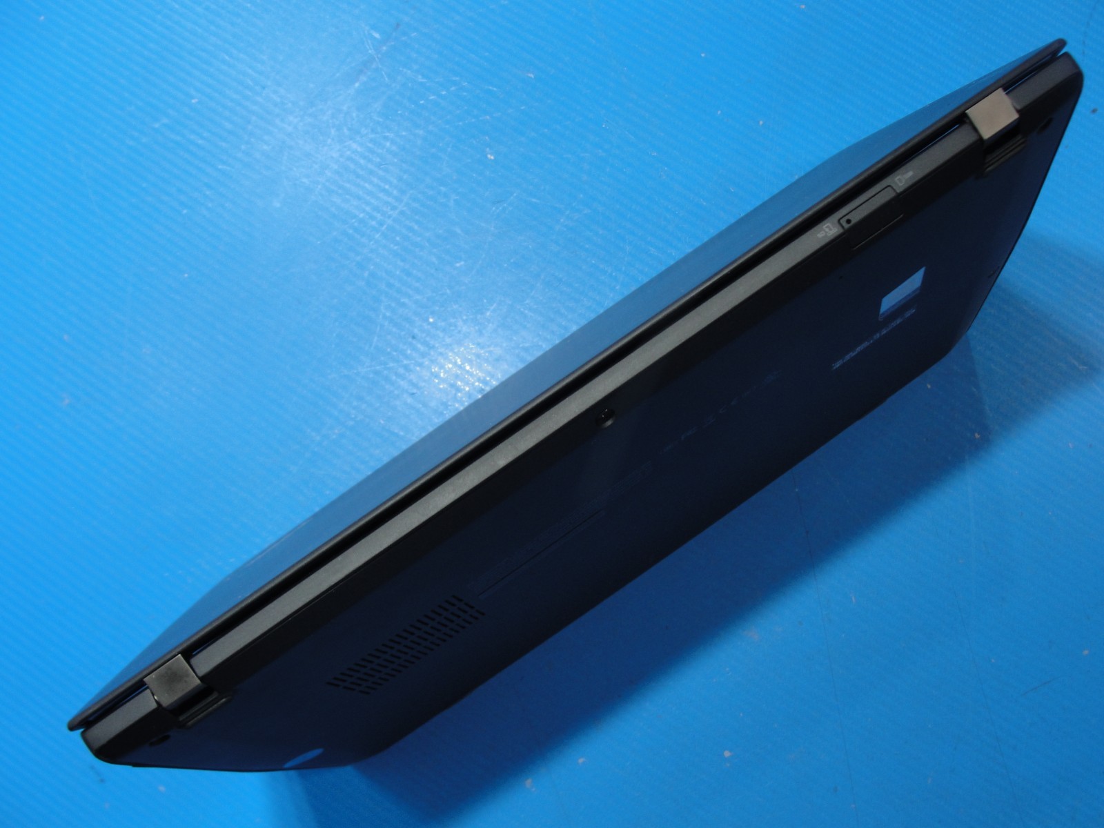Lenovo ThinkPad X1 Carbon Gen 5 14″WQHD Core i7-7600U 2.8GHz 16GB RAM 1TB SSD+PA