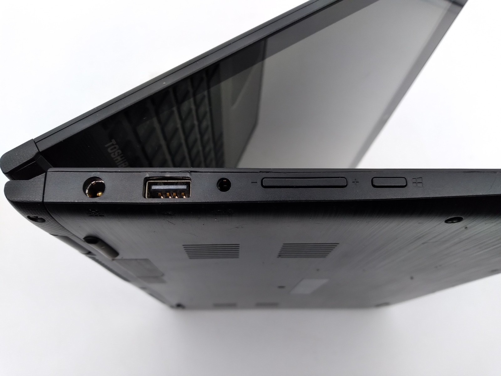 Toshiba Satellite E45W Touch* | Intel i3-5015u @ 2.1Ghz 6GB RAM 320GB HDD Win11P
