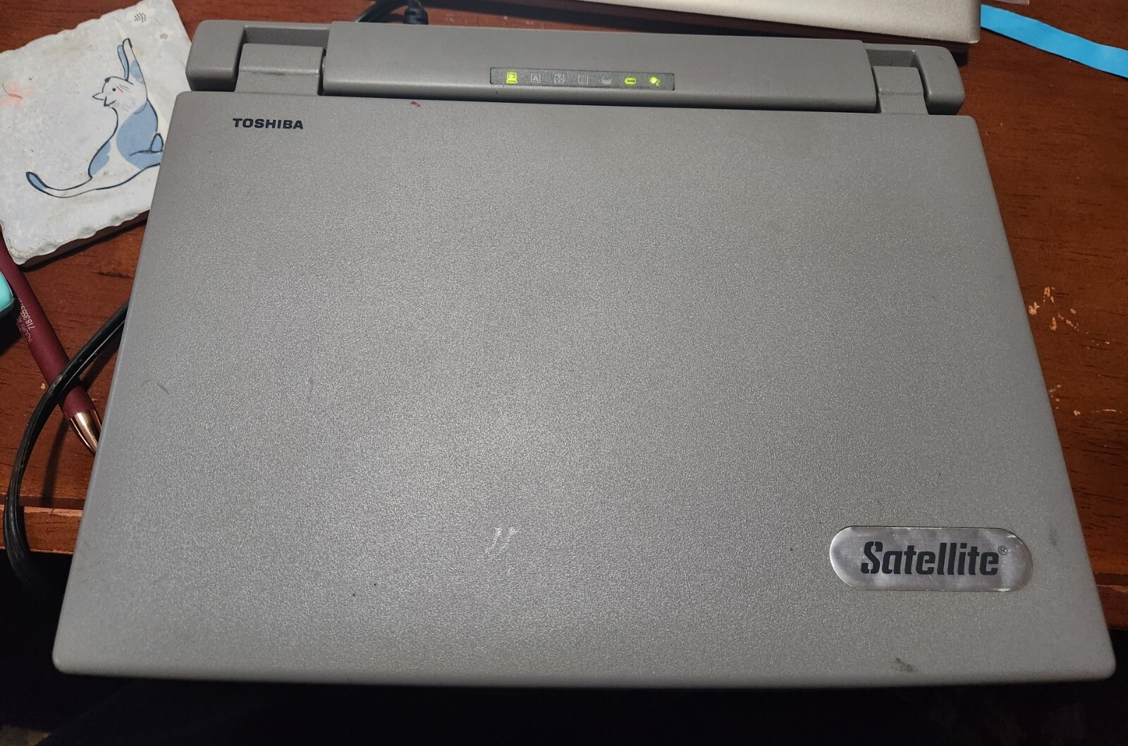 1995 Toshiba satellite loptop 100CS TURNS ON !!!
