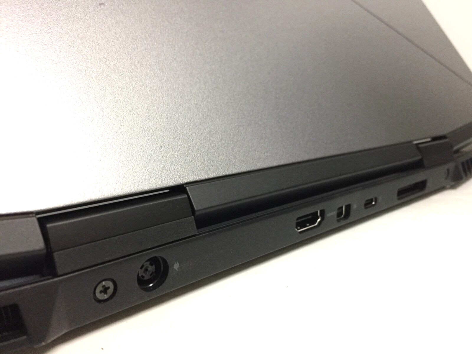 Alienware m17 17.3″ FHD Gaming Laptop/Intel i7-8750H/16GB/1TB HDD+256GB SSD/W10H
