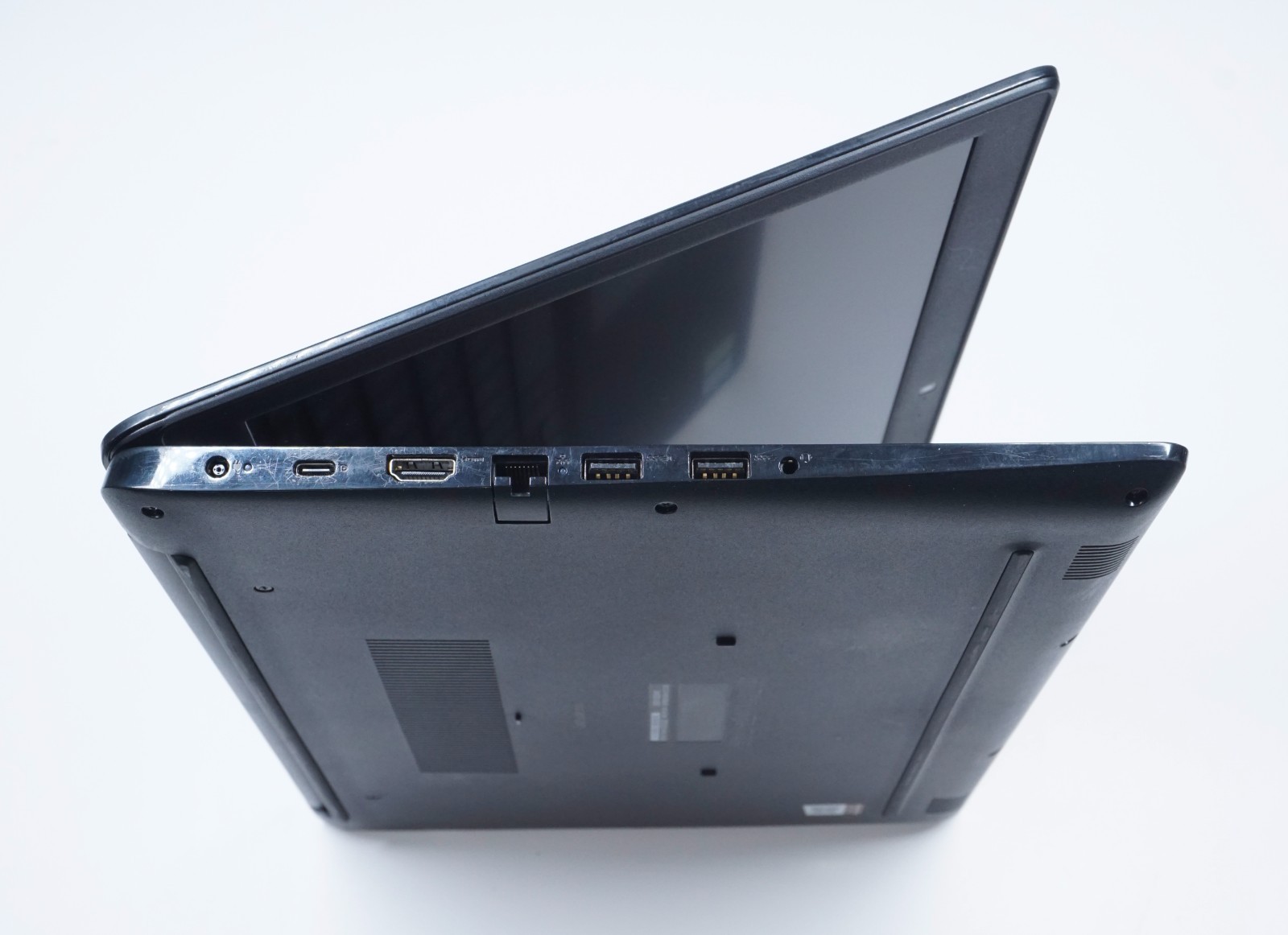 Dell Latitude 3500 Intel Core i7-8565U @1.80GHz 16GB 512GB SSD MX130 FHD (No OS)