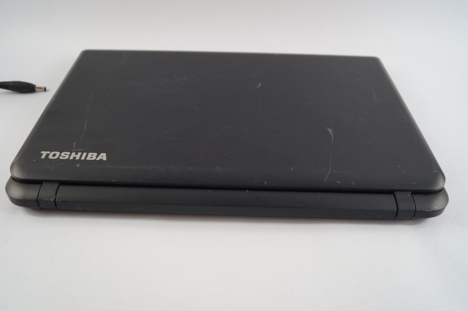 TOSHIBA Satellite C55B5353 15.75″ 2.16GHz 4GB Mem READ WORKING PoR C152