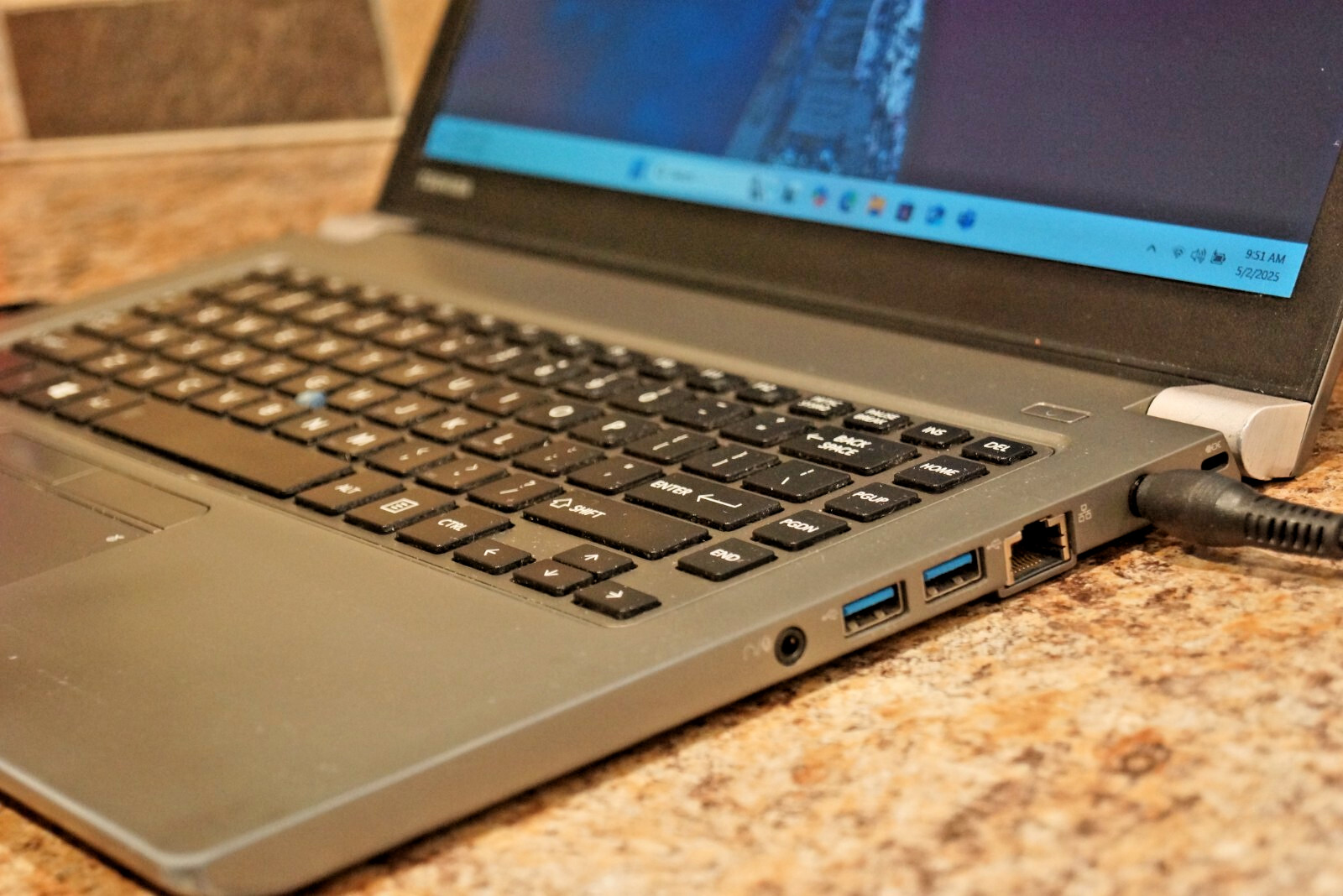Latest 24H2 WIN 11PRO Toshiba Tecra Z40-C1411 Gen6 i5@2.40GHz,8GB RAM,250GB SSD
