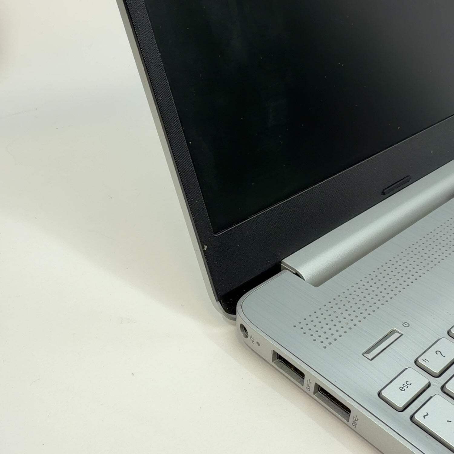 HP Laptop 15-DY2791WM 15.6″ i3-1115G4 3.0GHz 16GB RAM 1TB SSD