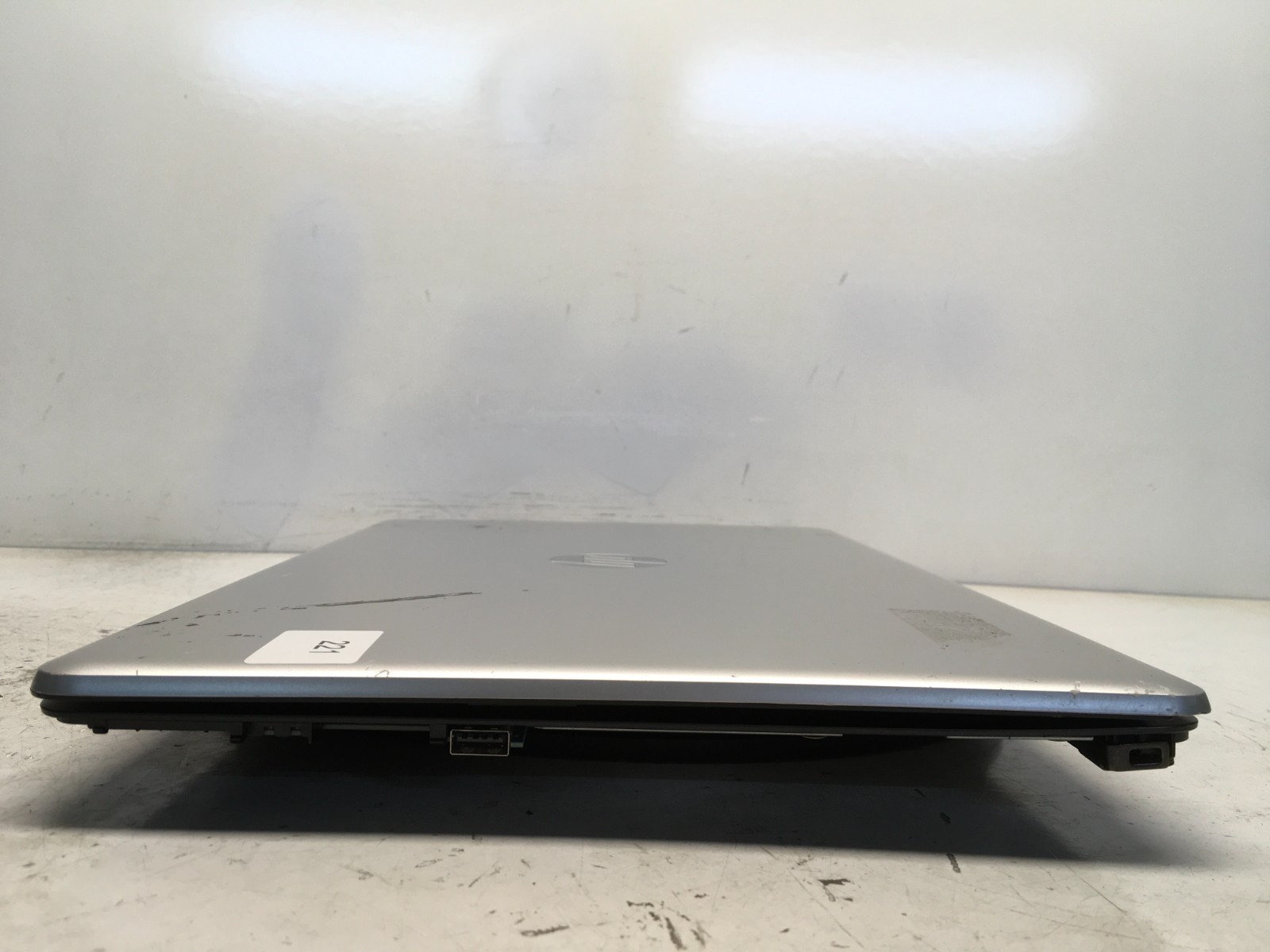 HP 17-CA1 AMD Ryzen 3 3200U 2600MHz 8 GB NO HDD