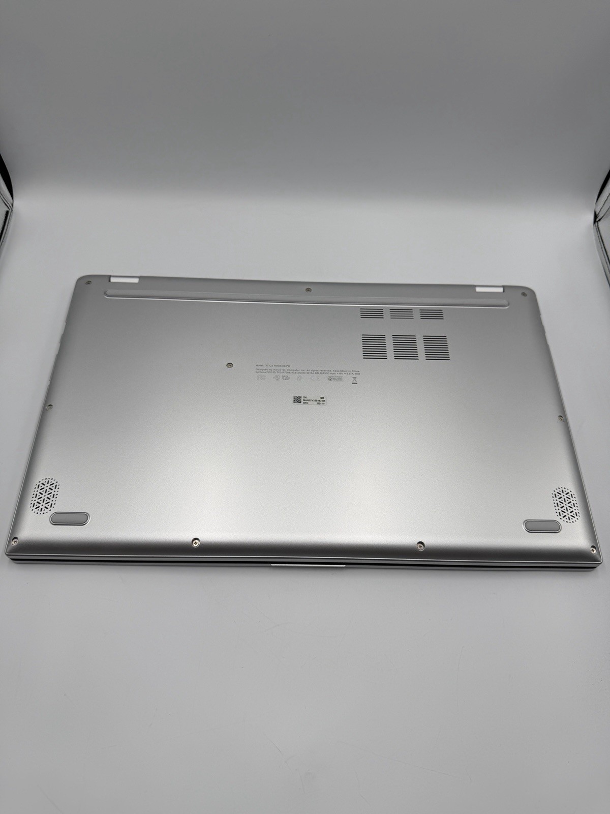 ASUS VivoBook 17 X712J 17.3″ Laptop i5-1035G1 12GB RAM 1TB Win 11 Charger