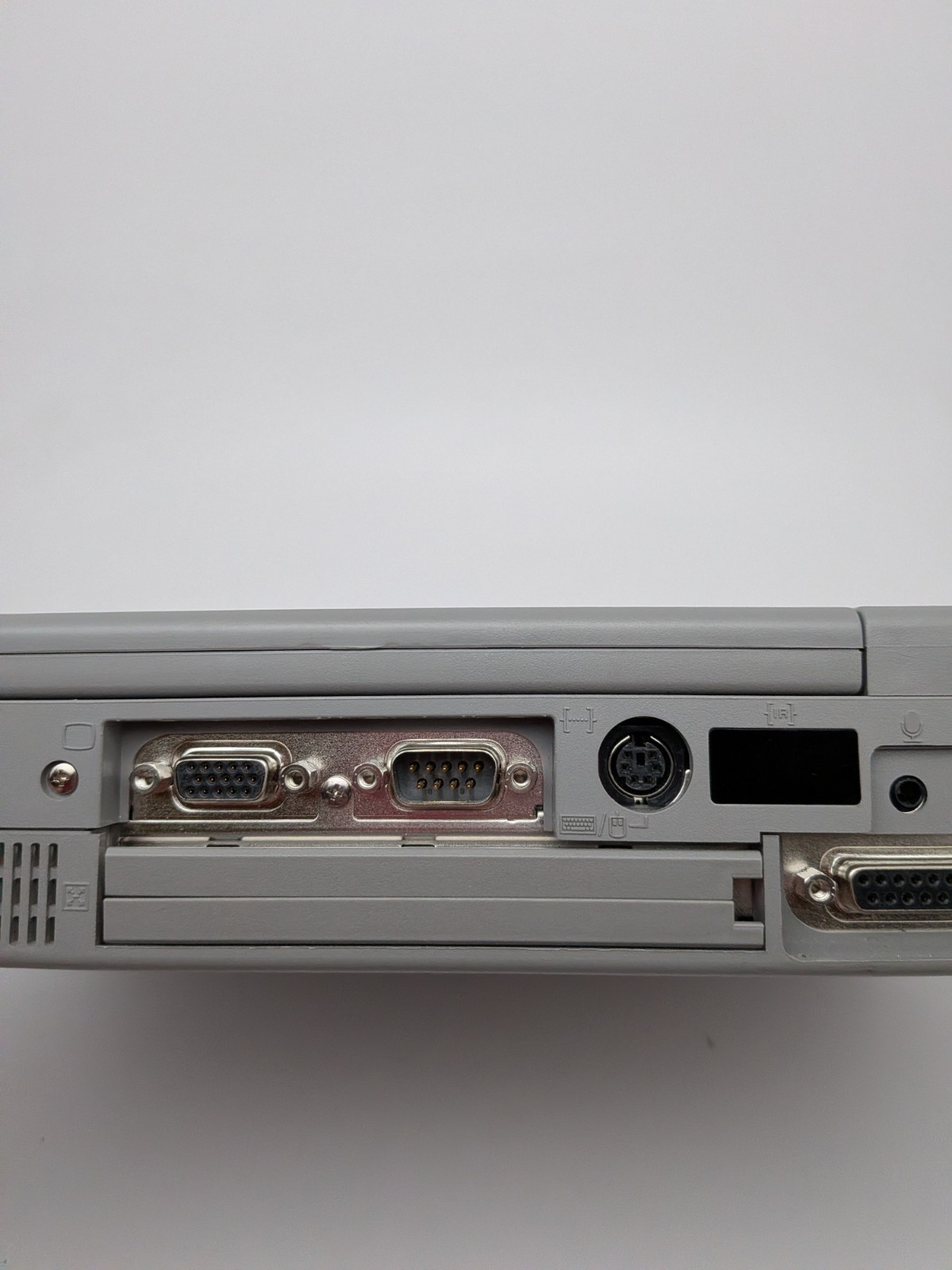 Vintage Toshiba Tecra 500CDT Notebook Computer w/HDD RAM WIN 95 *WORKS*