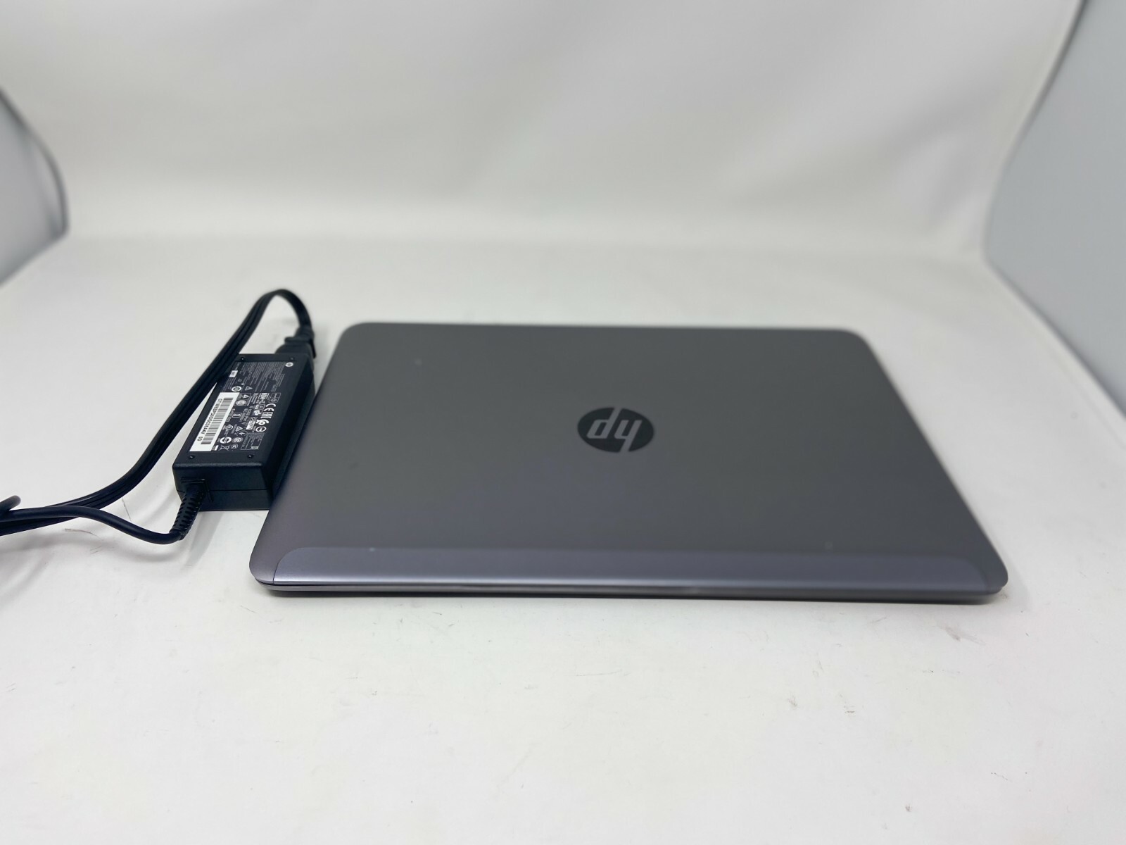 HP EliteBook Folio 1040 i5-5300u 2.3GHz 8GB 256GB SSD FHD Webcam Win 10 Laptop
