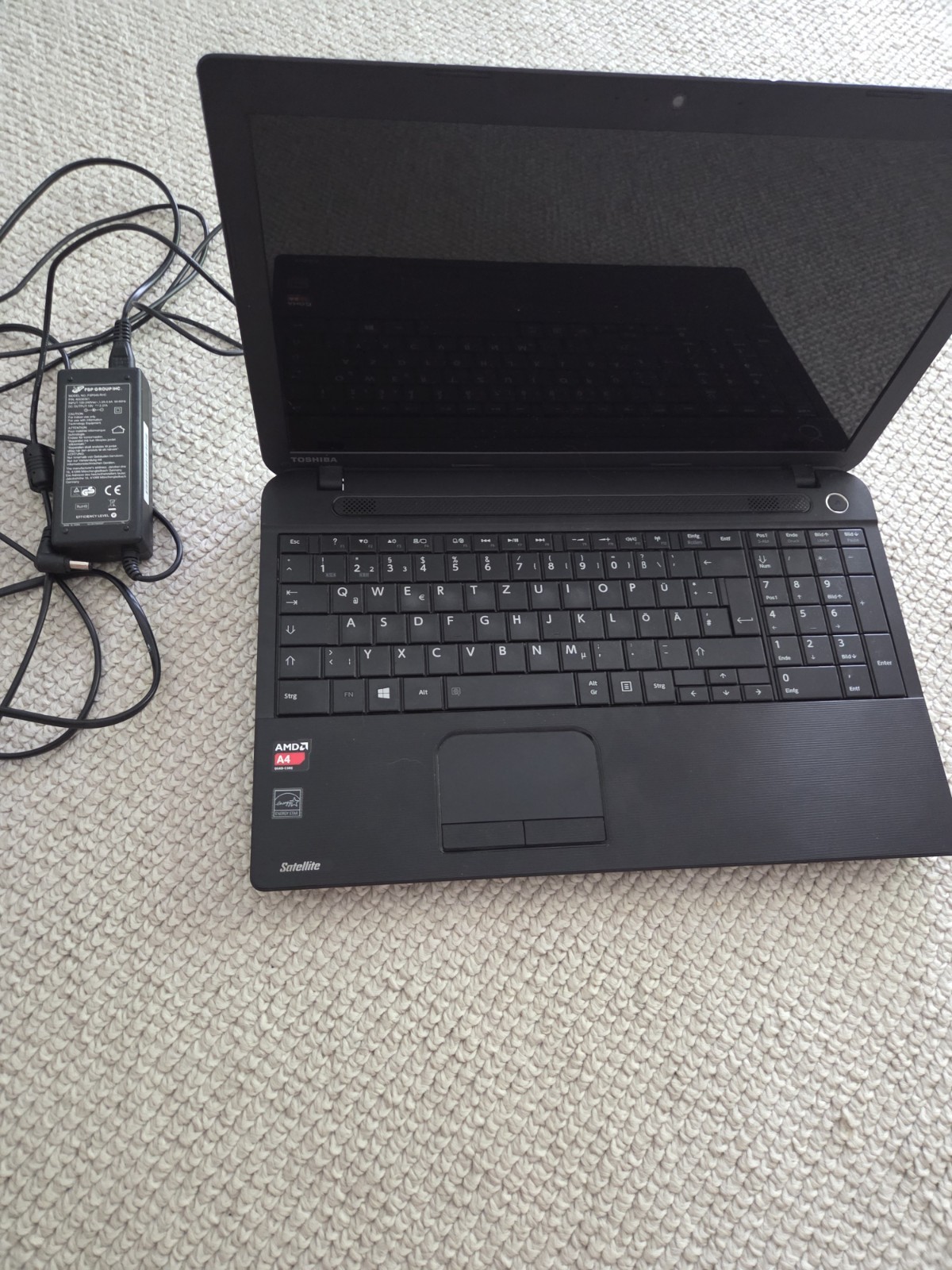 Toshiba Satellite C50D-A-13Y | AMD Quad-Core | 4GB RAM | SSD | Windows 10