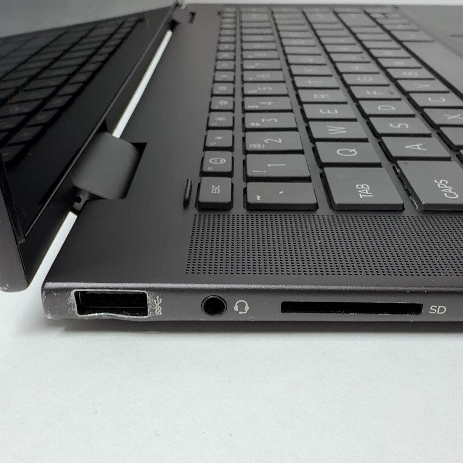HP Envy 15-fh0023dx 15.6″ Ryzen 7 7730U 2.0GHz 16GB RAM 512GB SSD