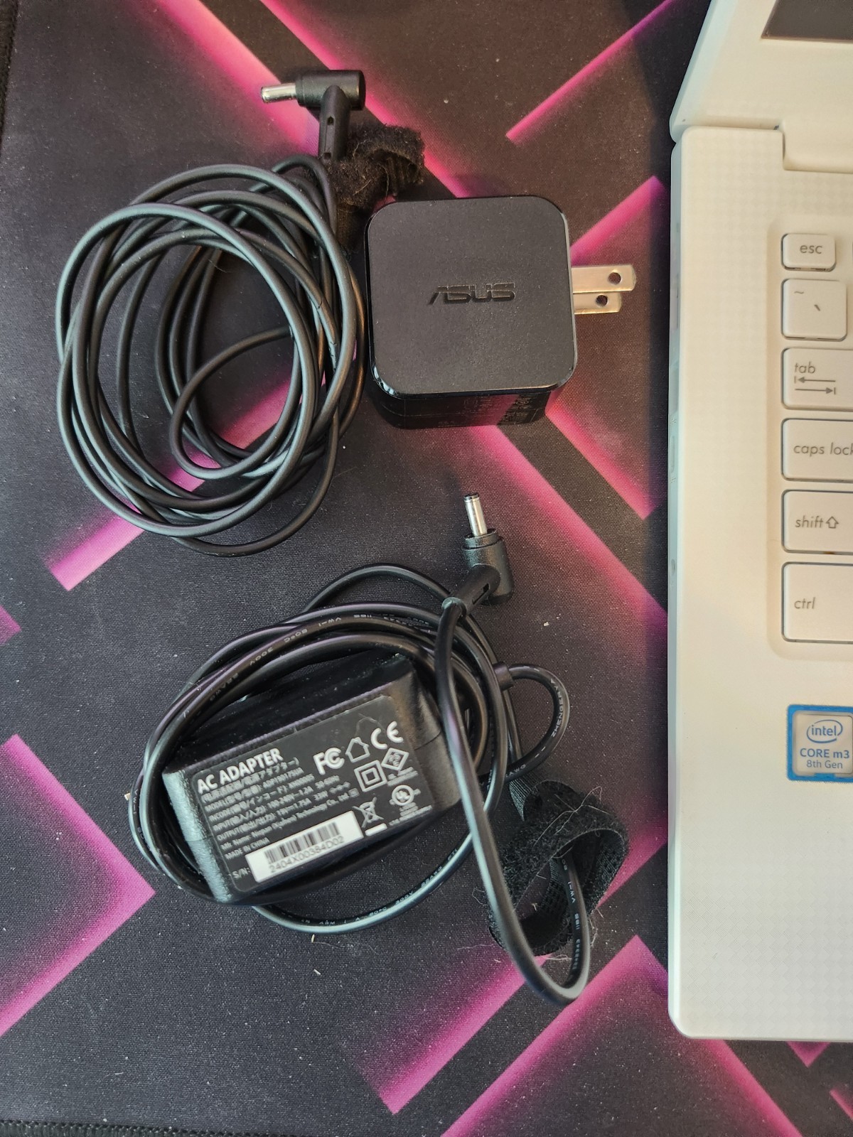 ASUS ImagineBook MJ401TA 14″ FHD Intel M3 8100Y, Pre-owned, Sleeve & 2 Chargers