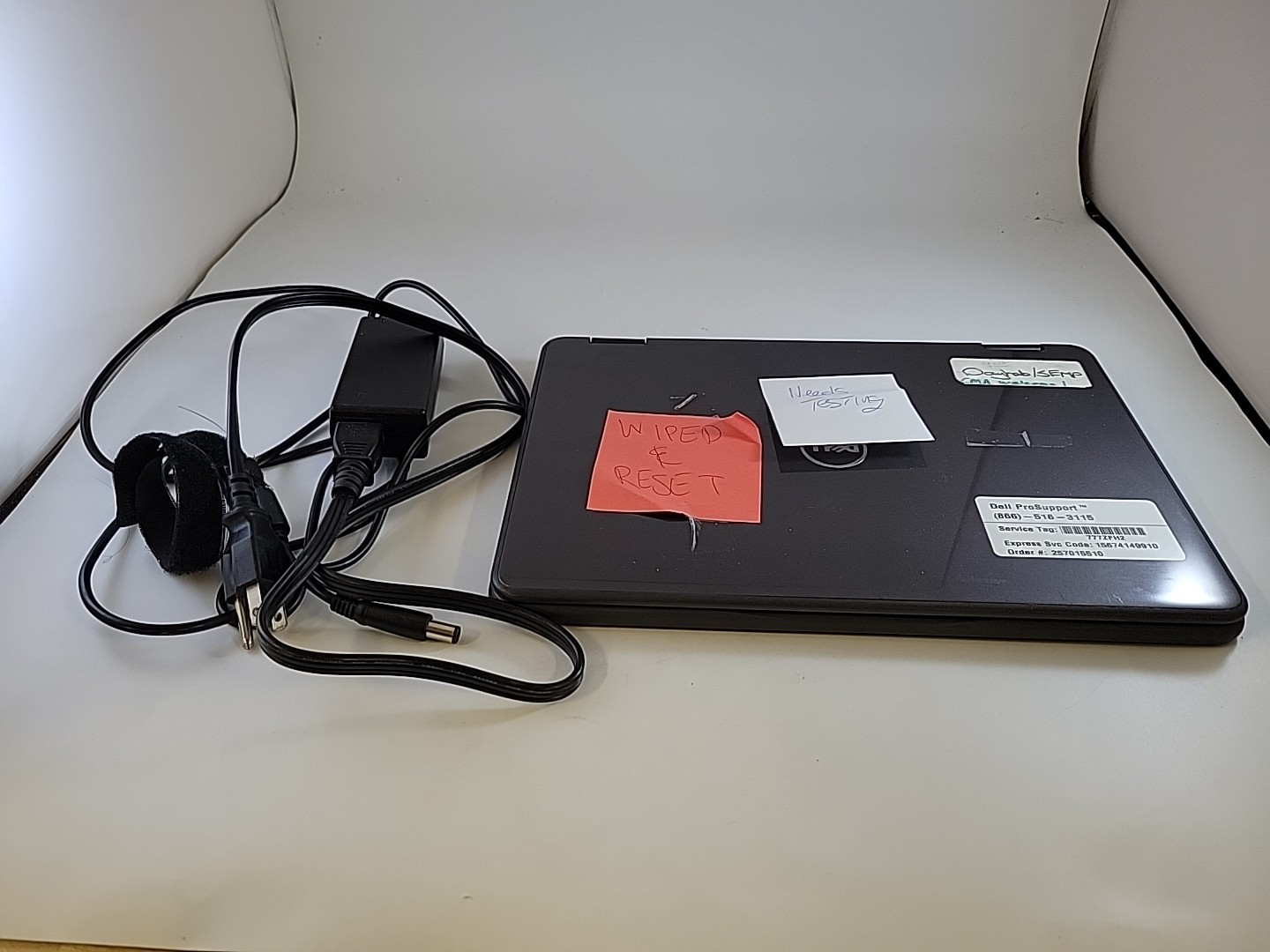 Dell Latitude 3189 Touchscreen Laptop TESTED WORKING FACTORY RESET with Charger
