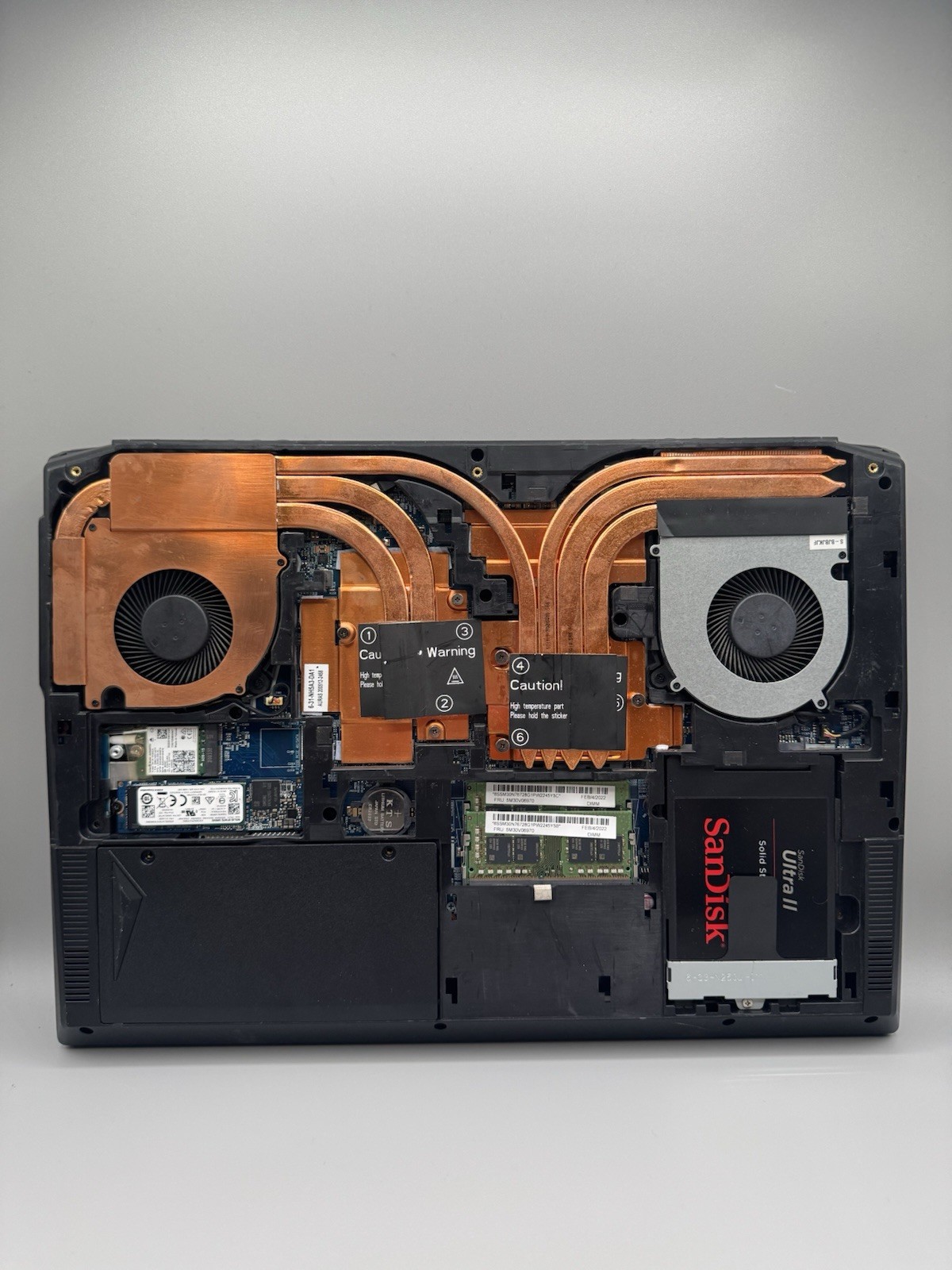 Eluktronics THICC-15 Ryzen 9 3950X 16-Core RTX 2070 32GB/960GB Gaming Laptop