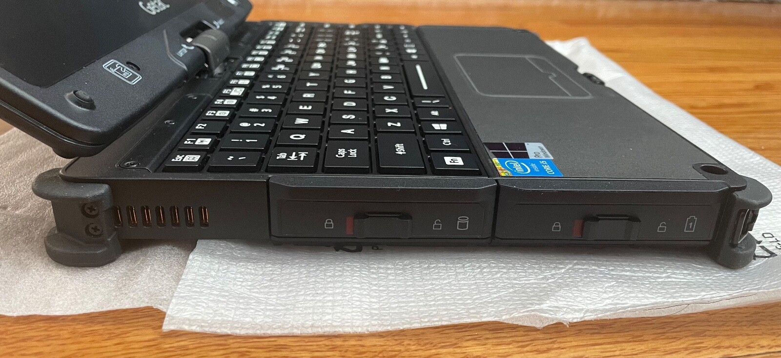 Getac v110 Intel Core i5-5200U 8GB RAM 128GB SSD ( LOW operating of 3-4 Hours!)