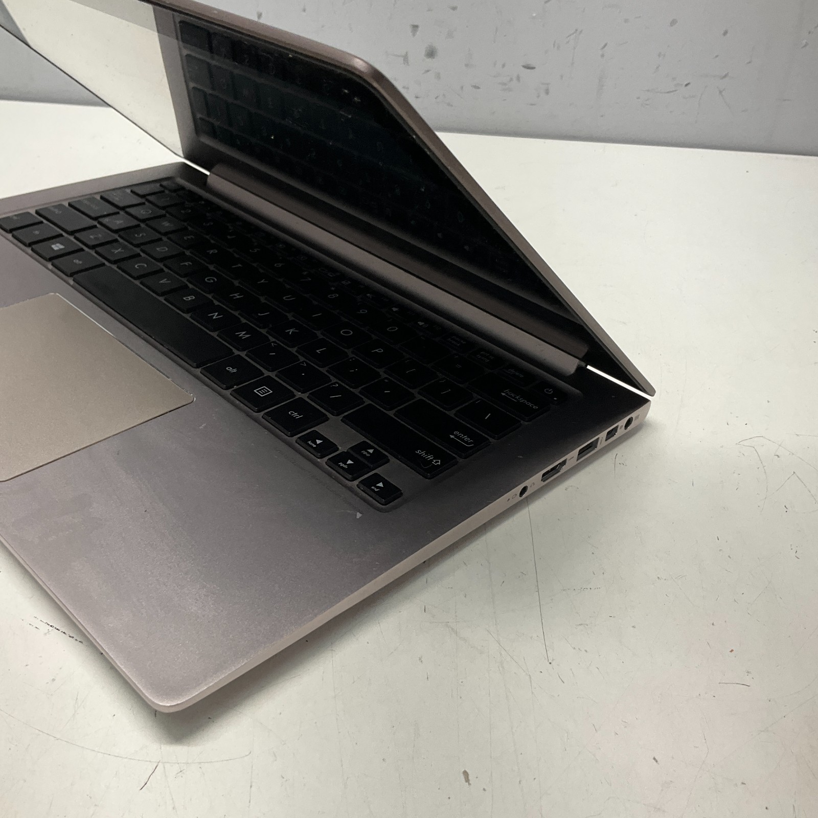Asus ZenBook UX303UA Intel Core i5-6200U 8GB RAM 256GB SSD Windows 10 Pro