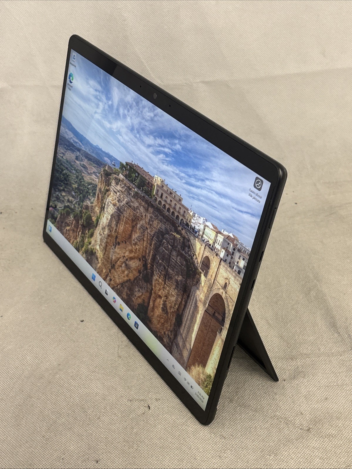 Microsoft Surface Pro 8 13″ (256GB, Intel i7 11th Gen., 16GB) Graphite