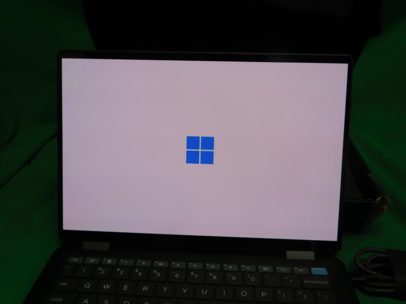 HP – OmniBook Ultra Flip – 14″ 3K OLED Touch-Screen Laptop – Free Shipping