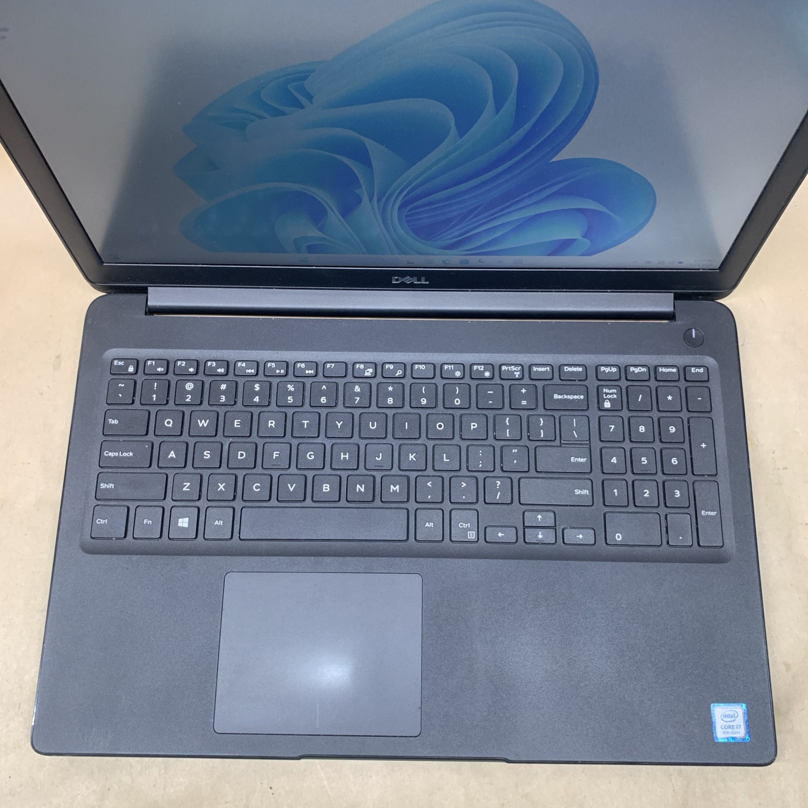 Dell Latitude 3500, i7-8565U @ 1.8GHz, 8GB RAM, 256GB SSD, NVIDIA MX130, W11P