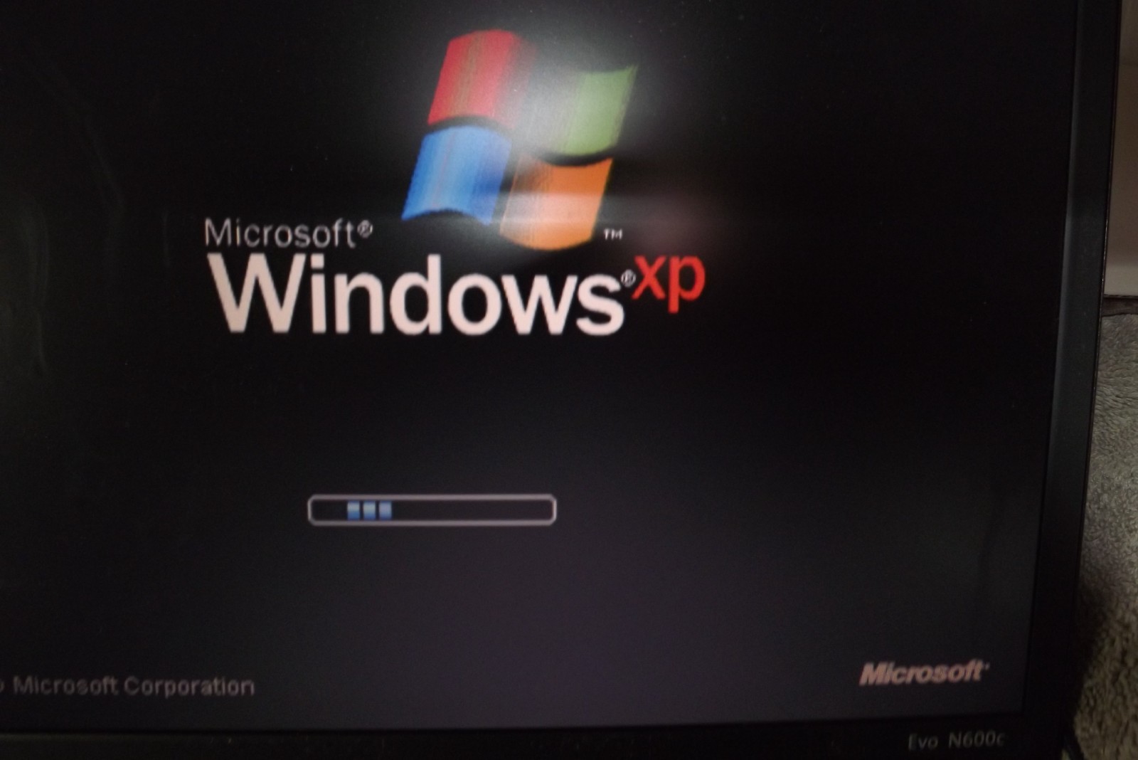 Compaq Evo N600c 15″ Laptop Windows XP + Charger = Original SHIPPING Box