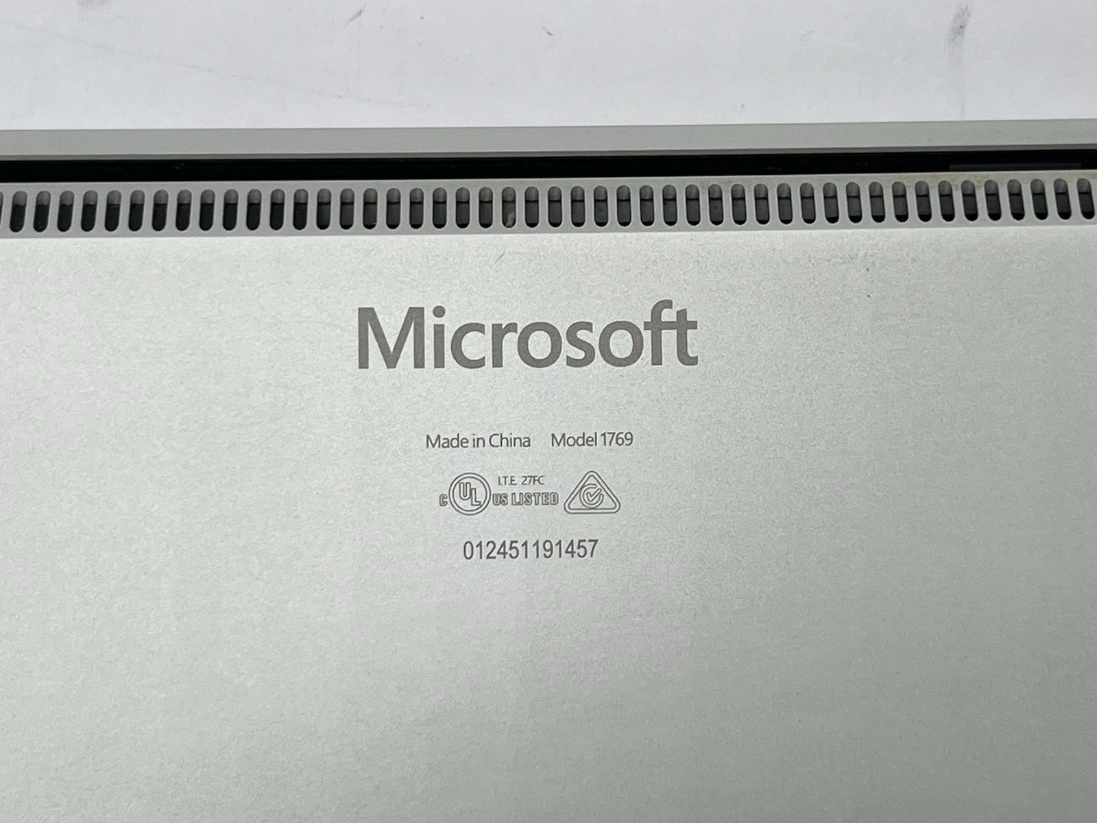 Microsoft Surface Laptop 2, i7-8650U, @ 1.90GHz, 16GB RAM, 512GB NVMe-No OS/AC