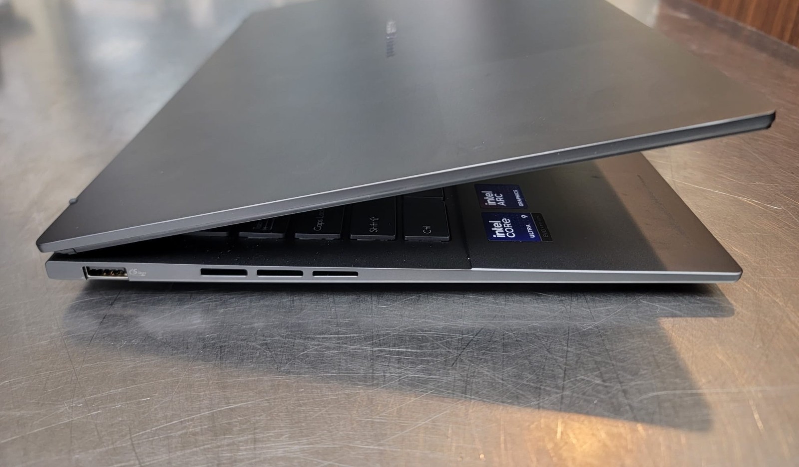 ASUS Zenbook 14 OLED Ultra 9 285H 32GB RAM 1TB SSD Intel Arc 140 – FAST SHIPPING