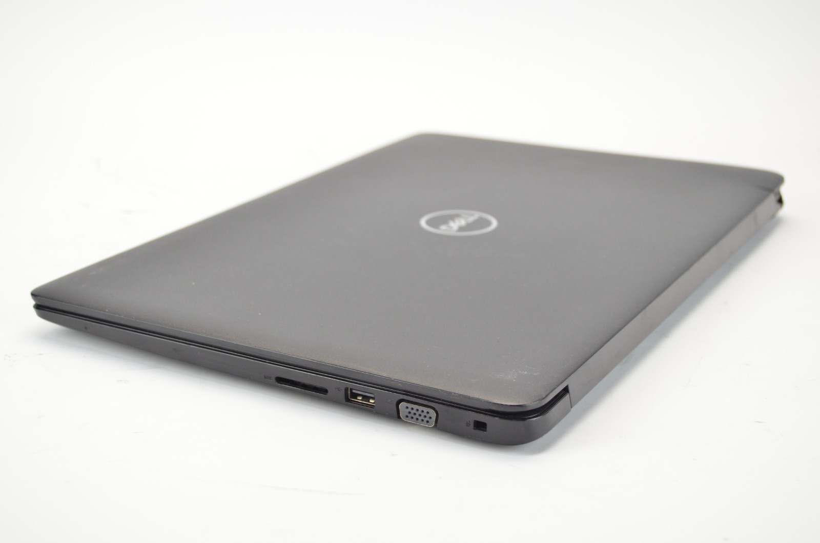 Dell Latitude 3500 15.6″ i7-8565U 1.80GHz 8GB Ram NO HDD/OS FOR PARTS READ