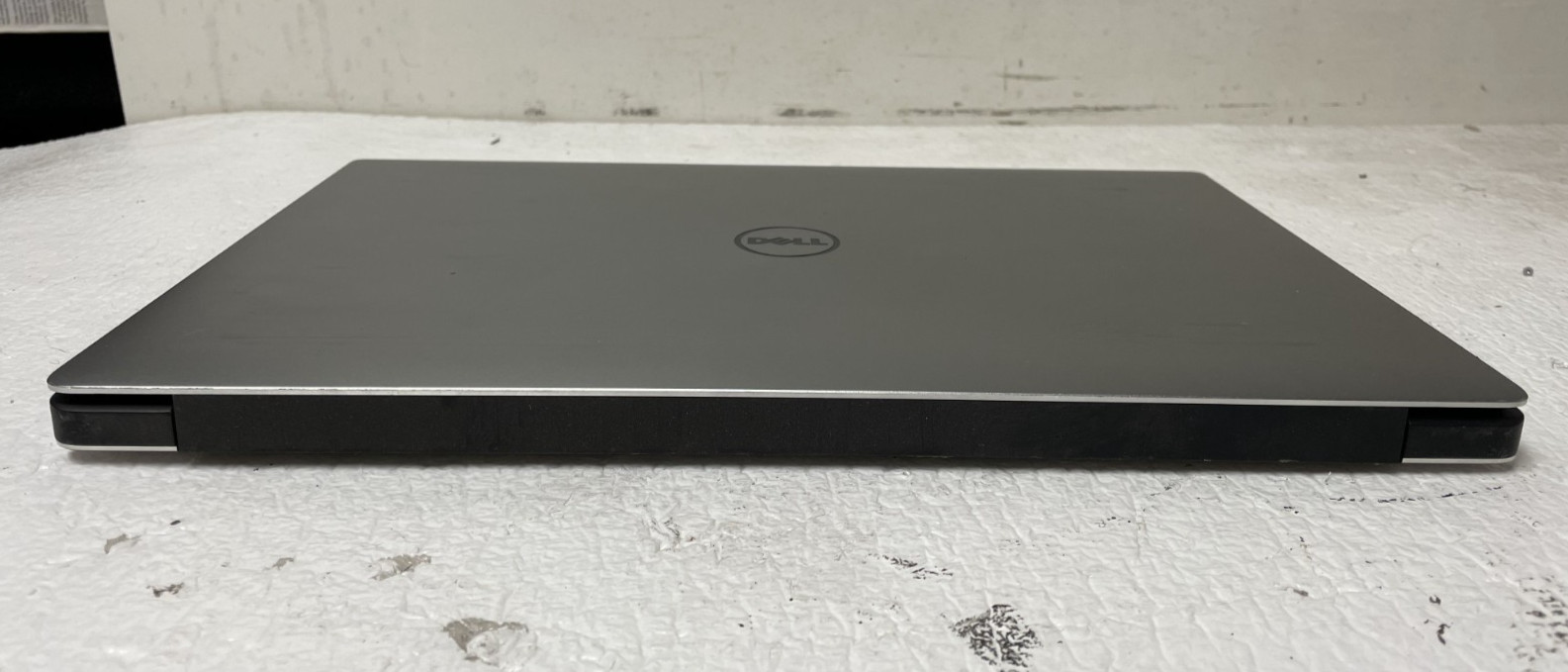 DELL XPS 15 9560 Intel Core i7-7700HQ @2.80GHZ 8GB RAM NO SSD For Parts *READ