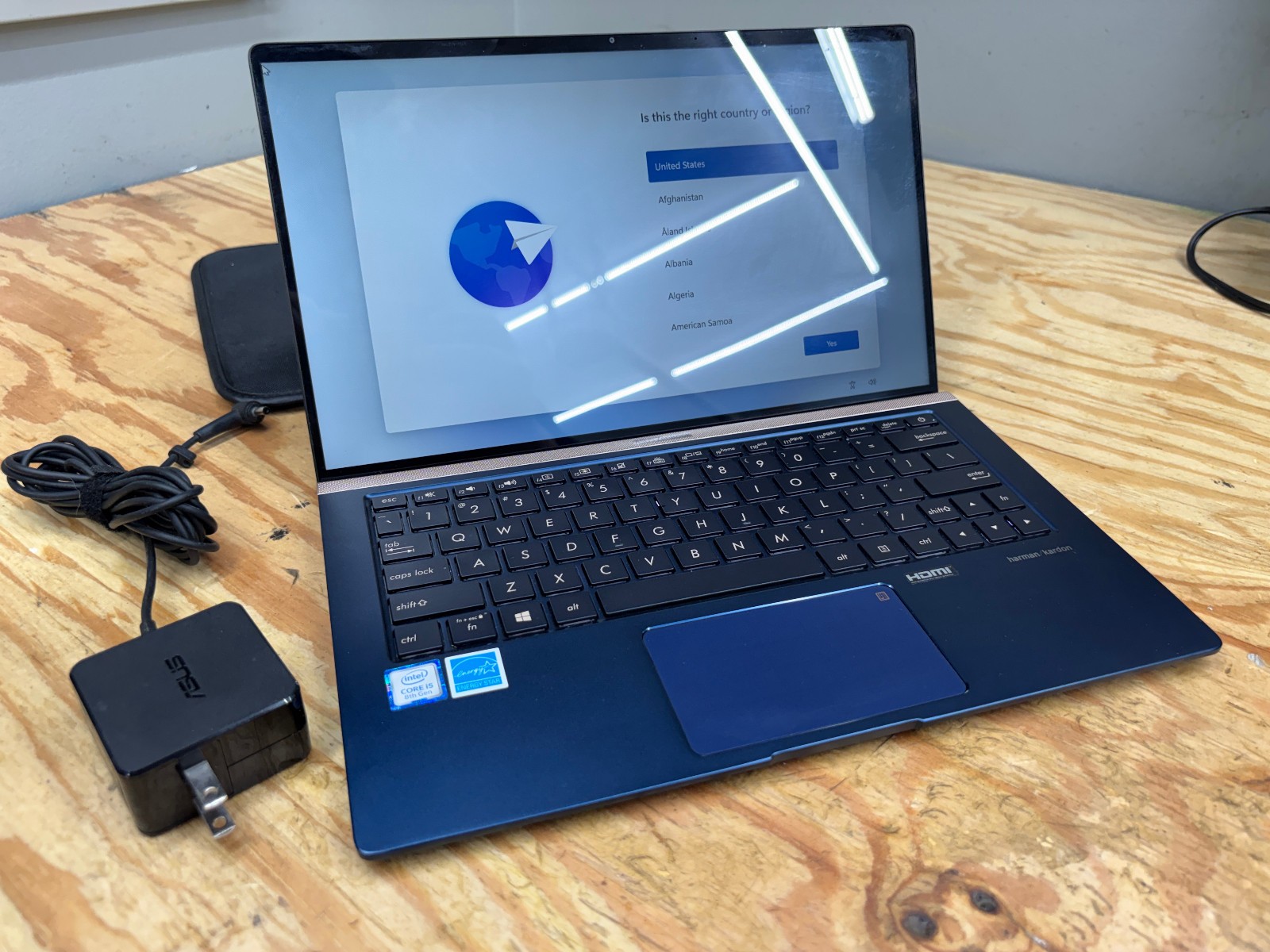 ASUS ZenBook 13 UX333FA 13.3″ i5-8265U 8GB 256GB SSD Win11 Ultrabook w/ Sleeve