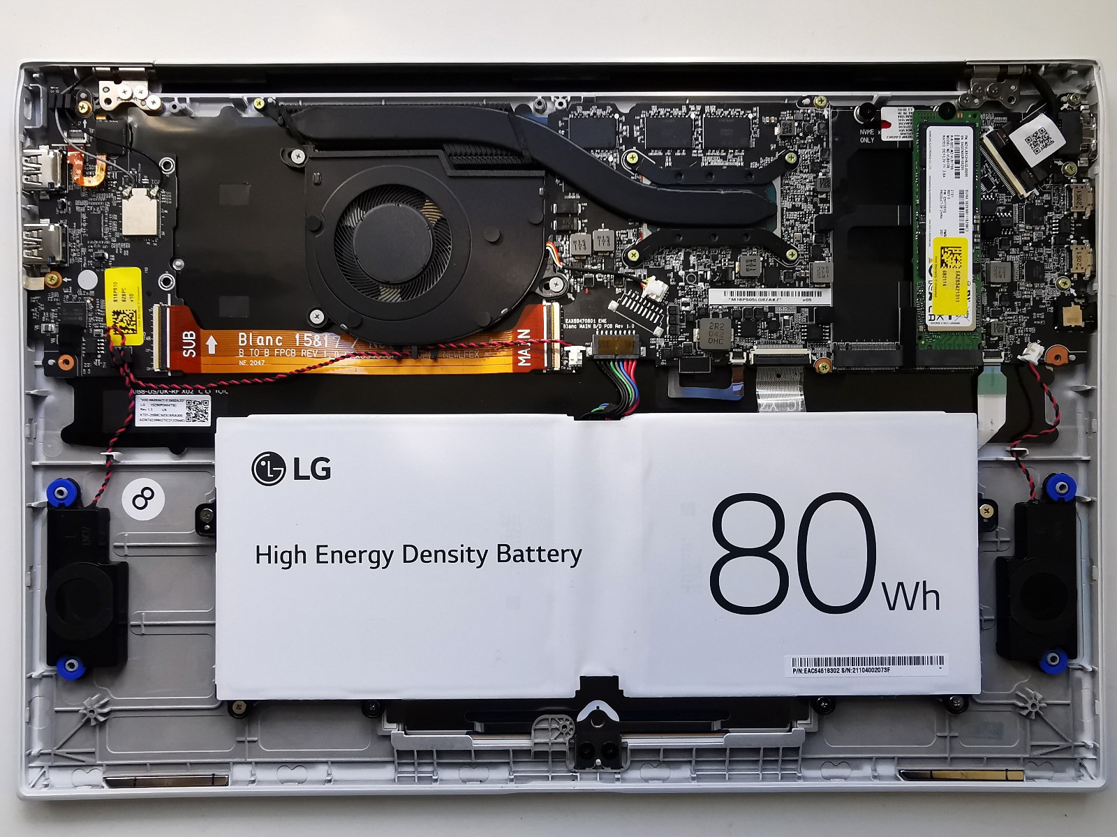 White LG Gram i5-1135G7 16GB DDR4 512GB or 1-2TB SSD 2K 16″ Lightweight Laptop