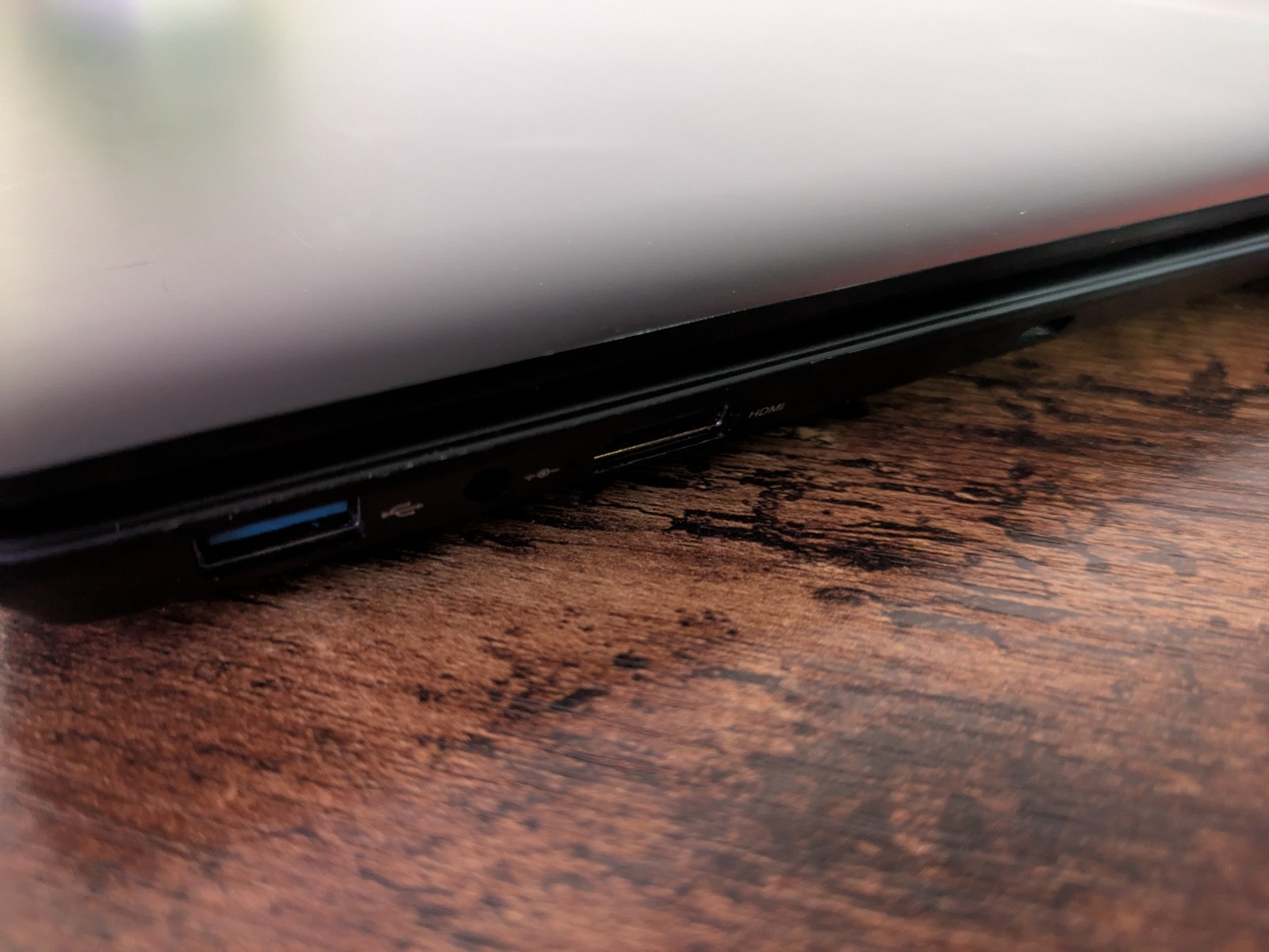 evoo evc156-2 Laptop Intel Core i7-7560U processor, 8GB of RAM, and a 256GB SSD