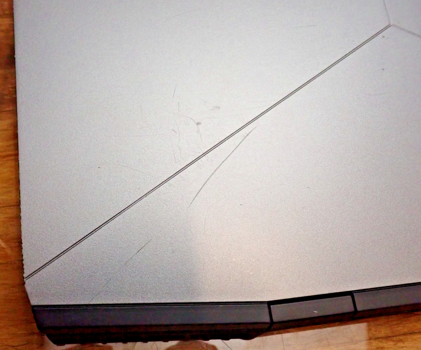 Alienware M15 15.6″ Intel i7-9750H 8GB RAM NVIDIA RTX 2070 NO SSD/OS/BATTERY