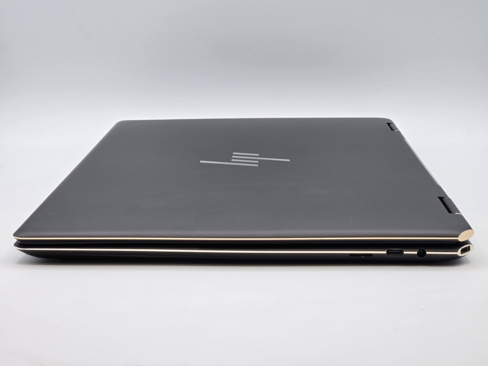 HP Spectre x360 2-in-1 16″ Touch I7-1260P 2TB 16GB W11 Webcam Backlit FP Reader
