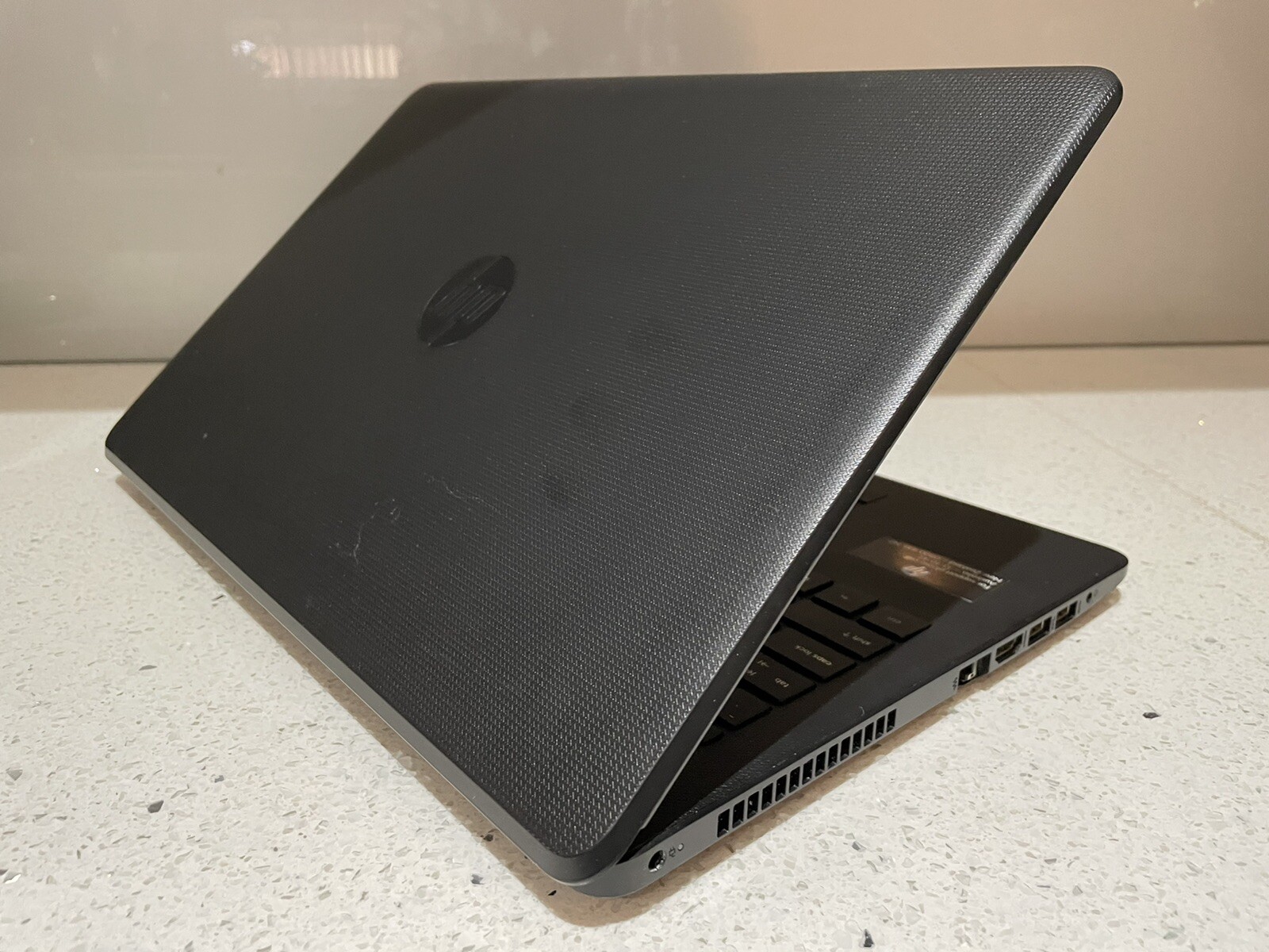 HP Notebook AMD 7th Generation A6-9220 2.50GHz 8GB 1TB HDD 15.6″ 15-bw027au W10