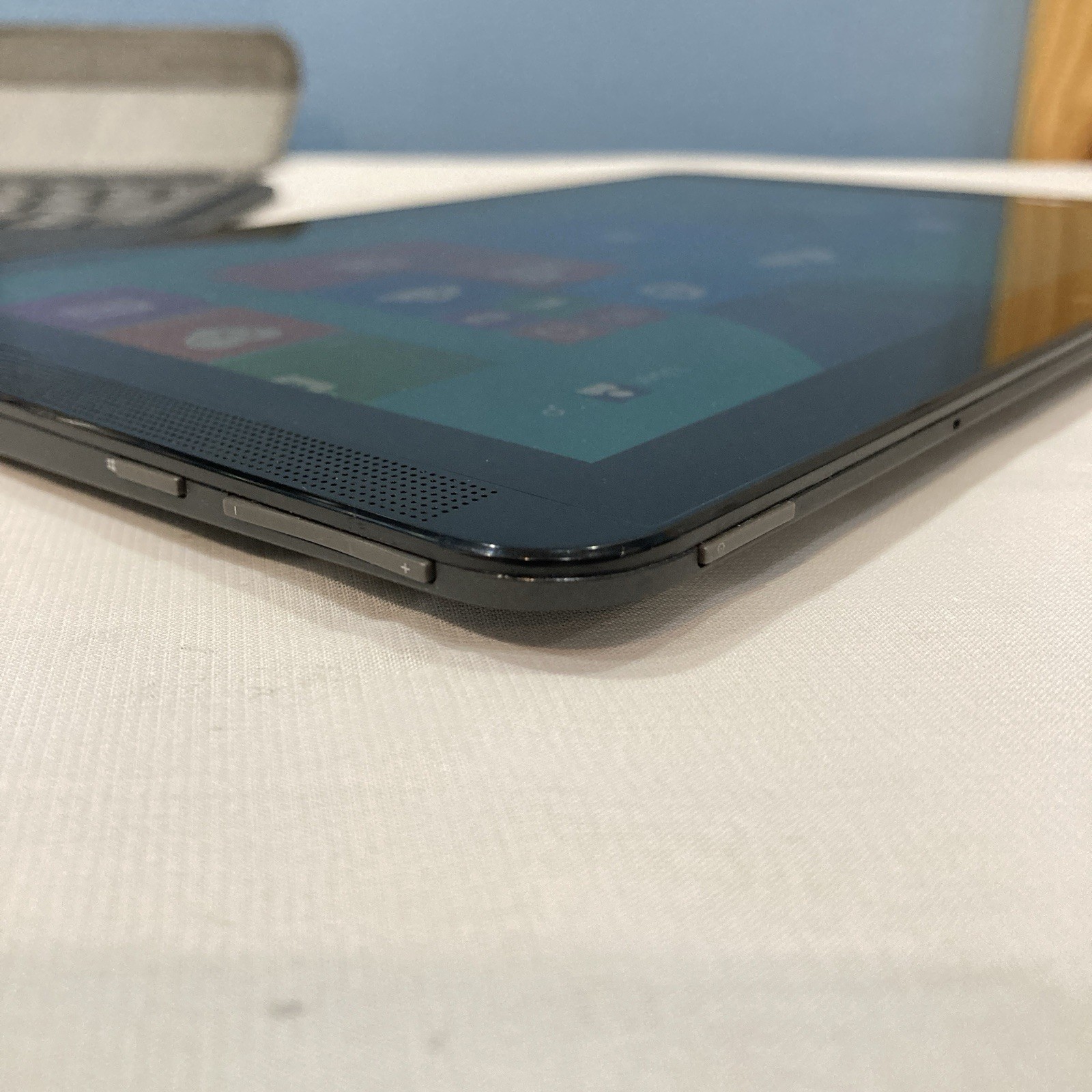 HP Pavilion X2 10.1” PC Tablet Laptop, Intel Atom, 32GB eMMC, 2GB RAM, Win 8.1