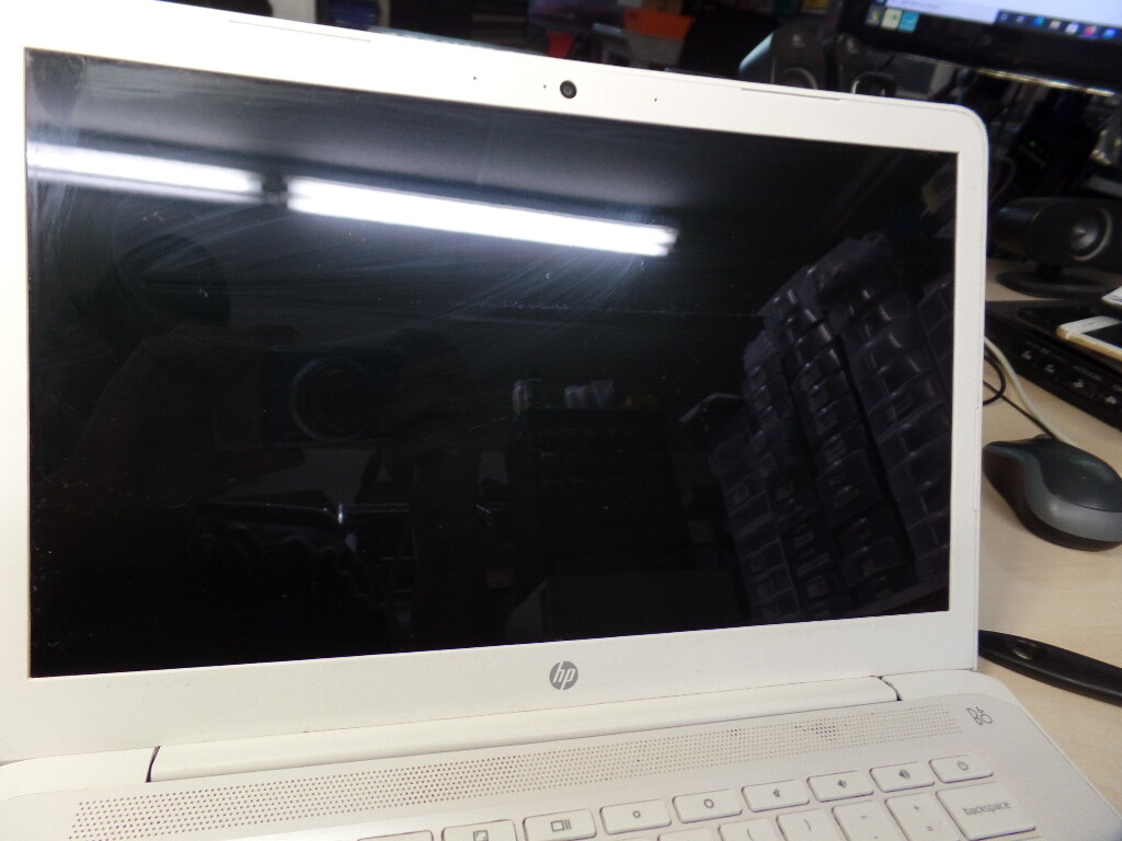 Awesome HP 14″ Touchscreen Chromebook White 14-CA021NR