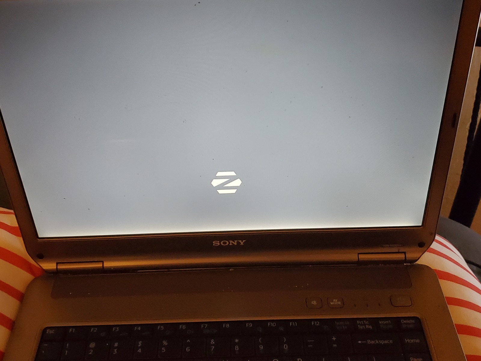 Sony Vaio Laptop VGN-NS325J with Zorin OS 18 And Some Games Preloaded