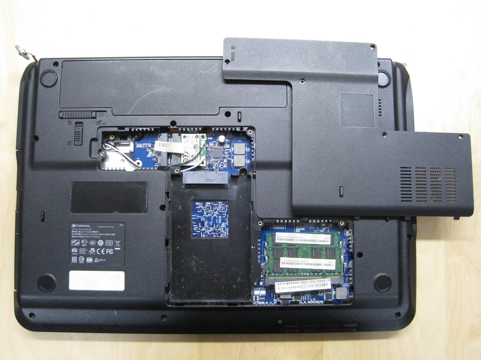 Lot of 4 Laptop – Gateway NV MS2273 Asus X551M Eee PC 1005HAB Dell Inspiron 1525