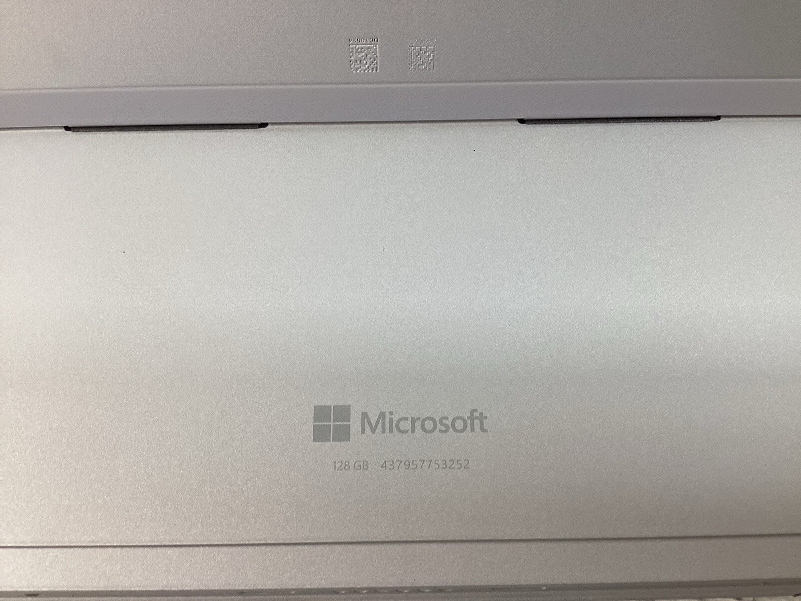 Microsoft Surface 3 10.8″ Atom x7-Z8700 4GB 128GB SSD See Pics
