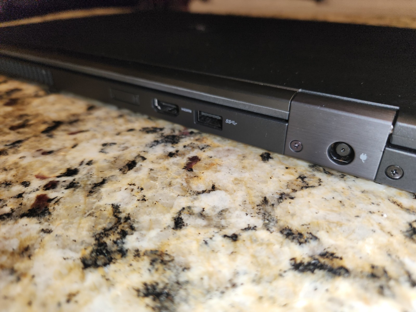 Dell Latitude 5490 14″ HD 1.7GHz i5-8350U 4 Cores 24GB RAM 512GB SSD HDMI WIN11