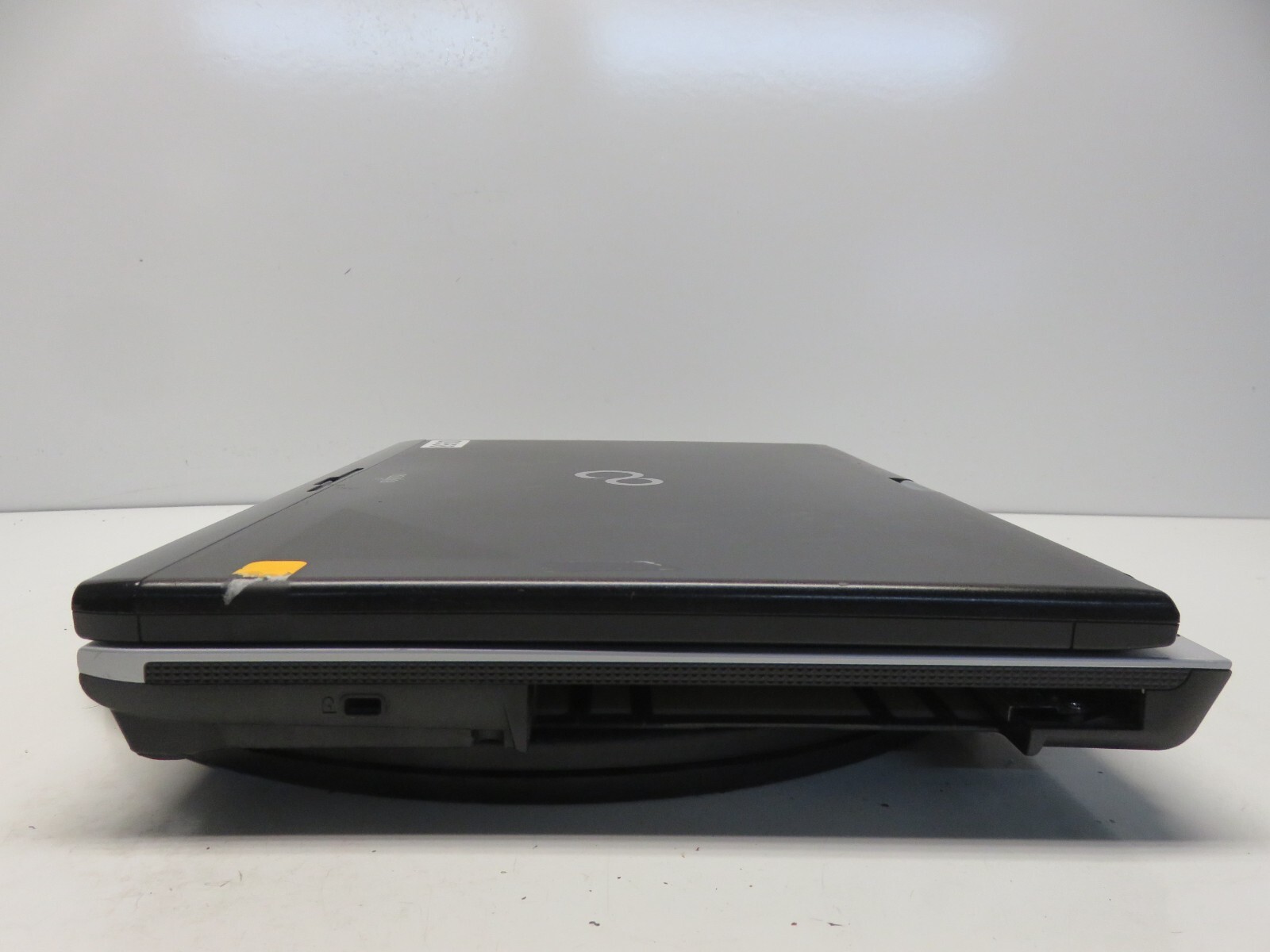 Fujitsu Lifebook T900 Intel Core i5 CPU M 520 2.40GHz 2GB NO HDD No Batt