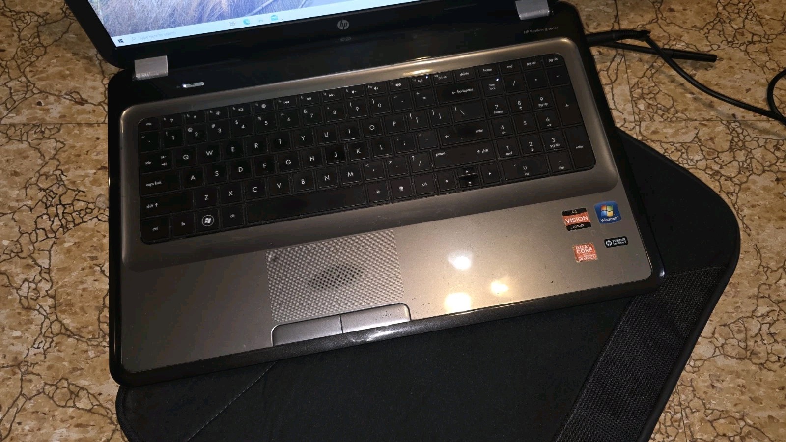 HP Pavilion g7-1316dx (500GB, AMD A4-3305M 1.90GHz, 4GB) 17″ Laptop Win10 w/Bag