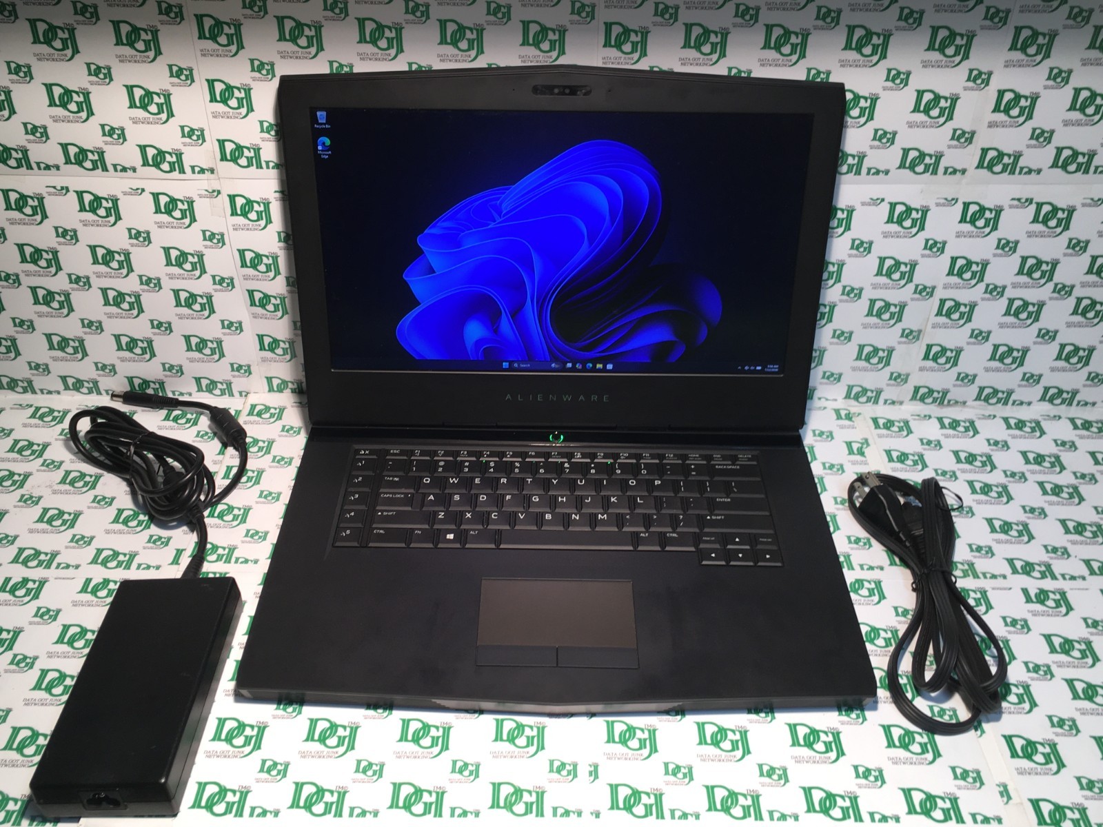 Dell Alienware 15R3 i7-7700HQ 2.80GHz 16GB 1TB EVO M.2 1060GTX Win 11